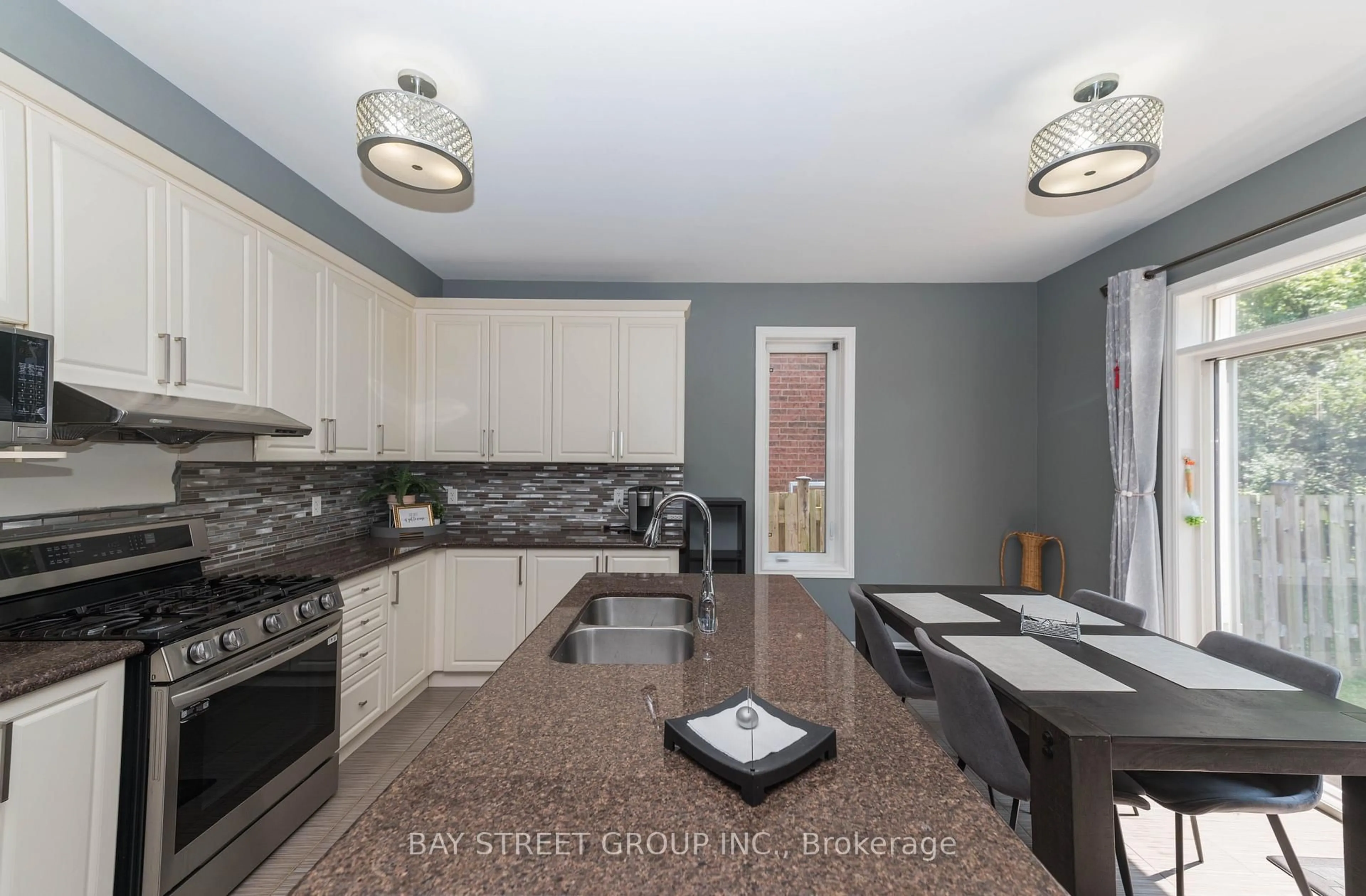 Open concept kitchen, ceramic/tile floor for 116 Winterberry Blvd, Thorold Ontario L2V 0B5