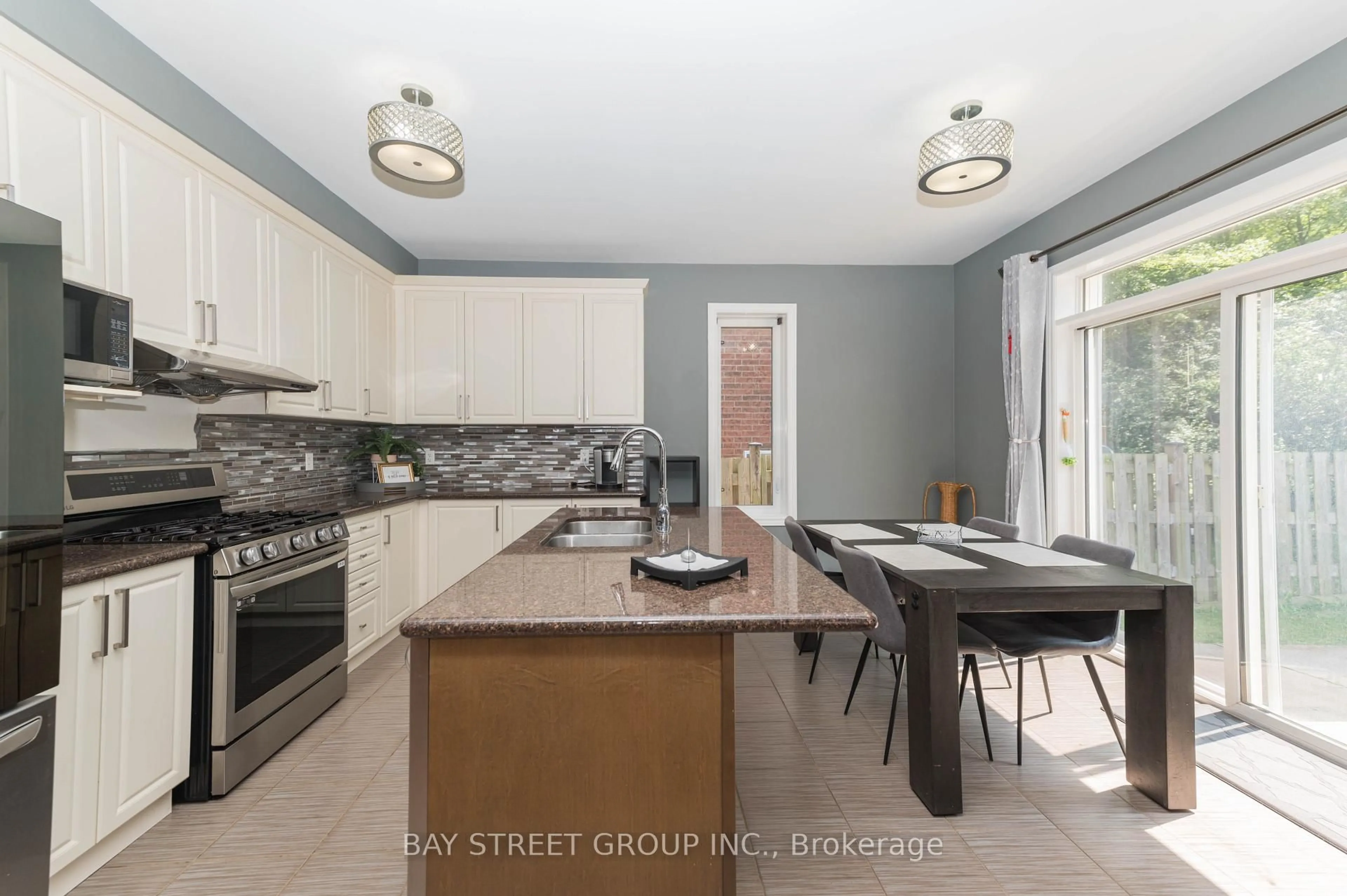 Open concept kitchen, ceramic/tile floor for 116 Winterberry Blvd, Thorold Ontario L2V 0B5
