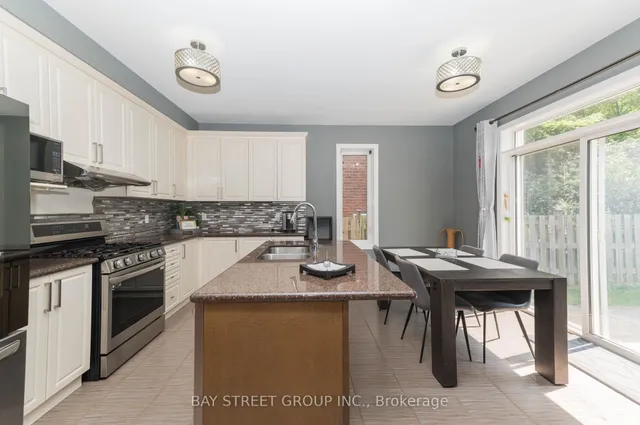 116 Winterberry Blvd, Thorold 5