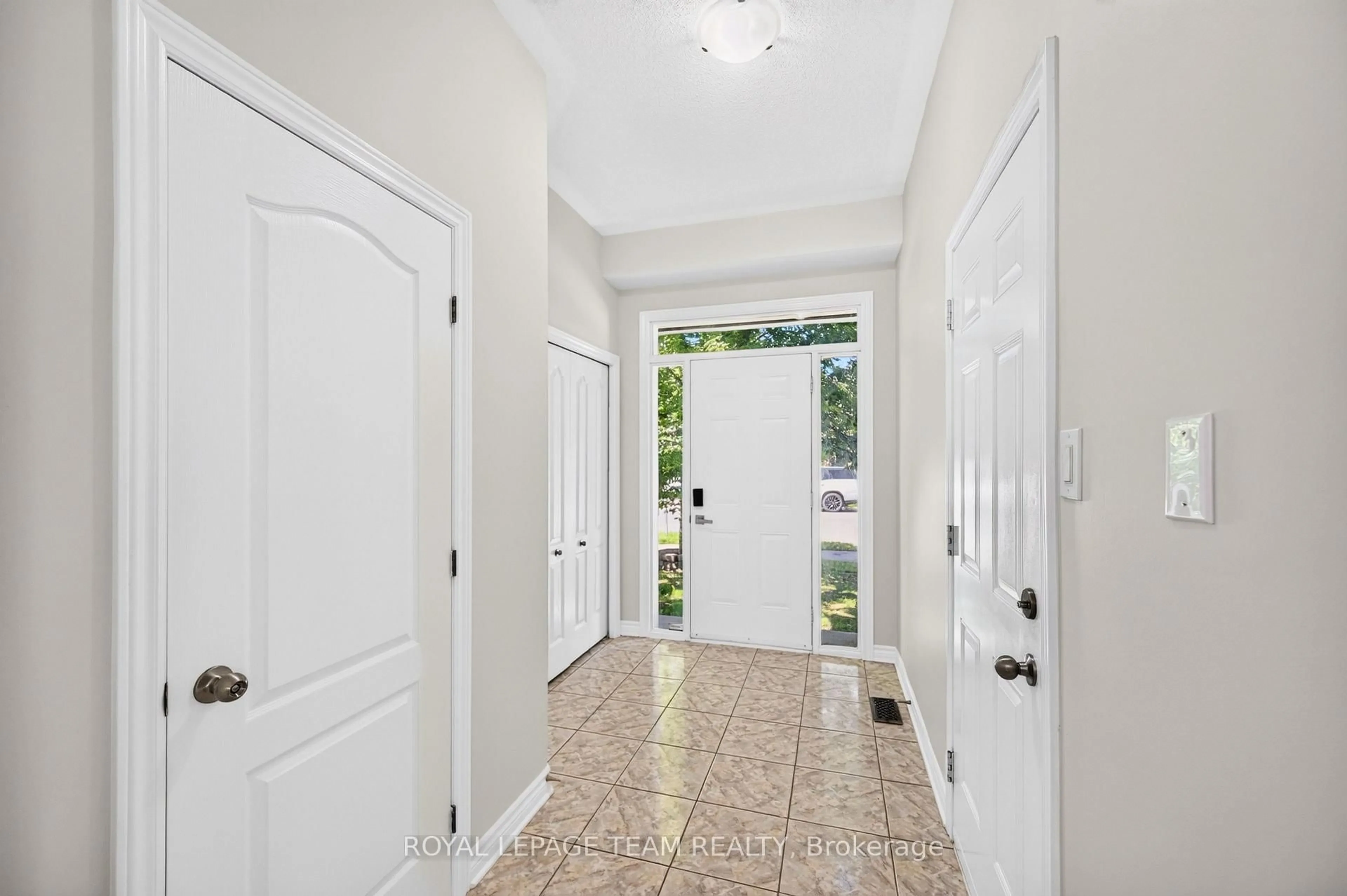 Indoor entryway for 686 White Alder Ave, Ottawa Ontario K1T 0E8