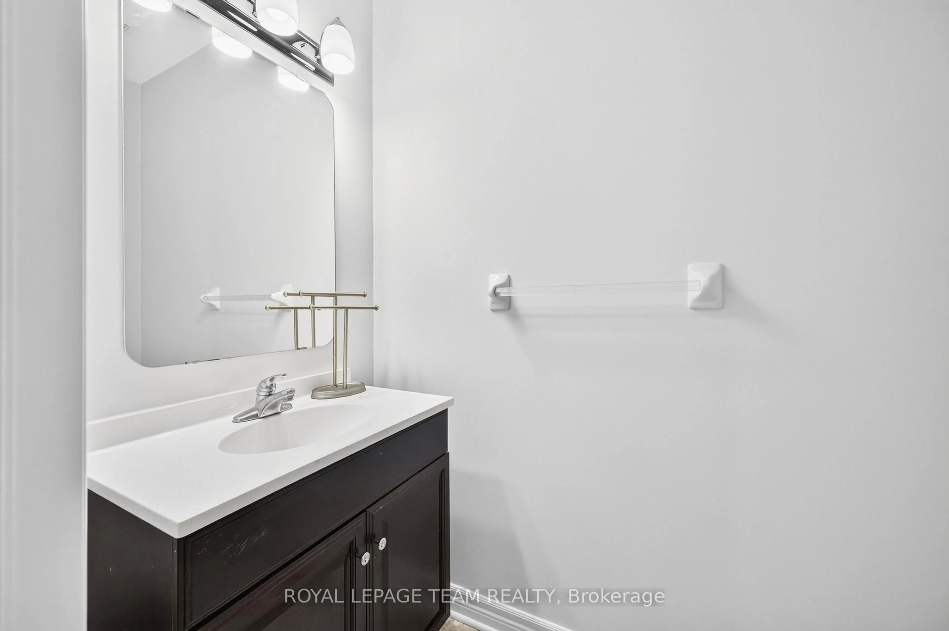 Standard bathroom, ceramic/tile floor for 686 White Alder Ave, Ottawa Ontario K1T 0E8
