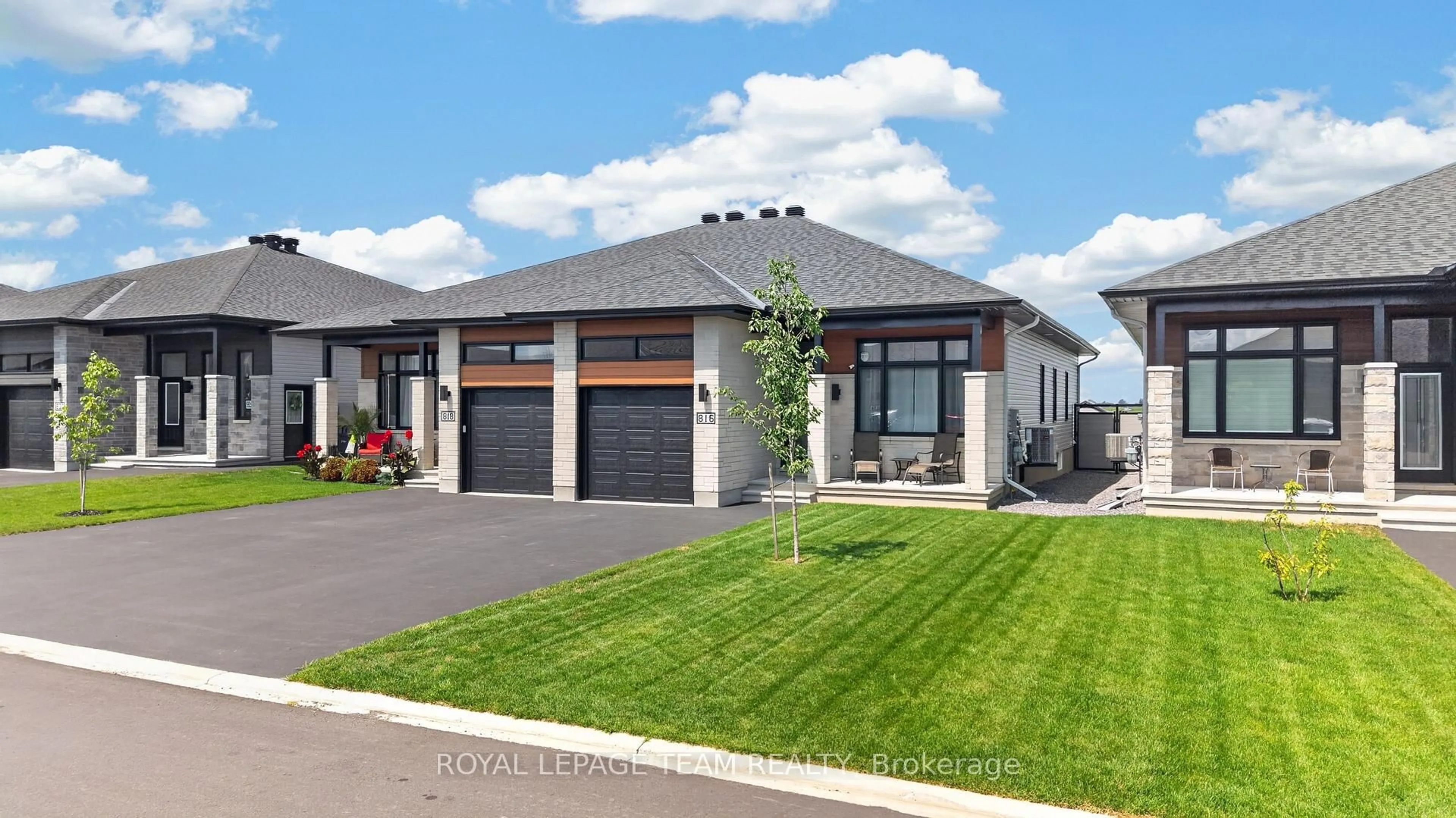 Home with vinyl exterior material, street for 816 Namur St, Russell Ontario K0A 1W0