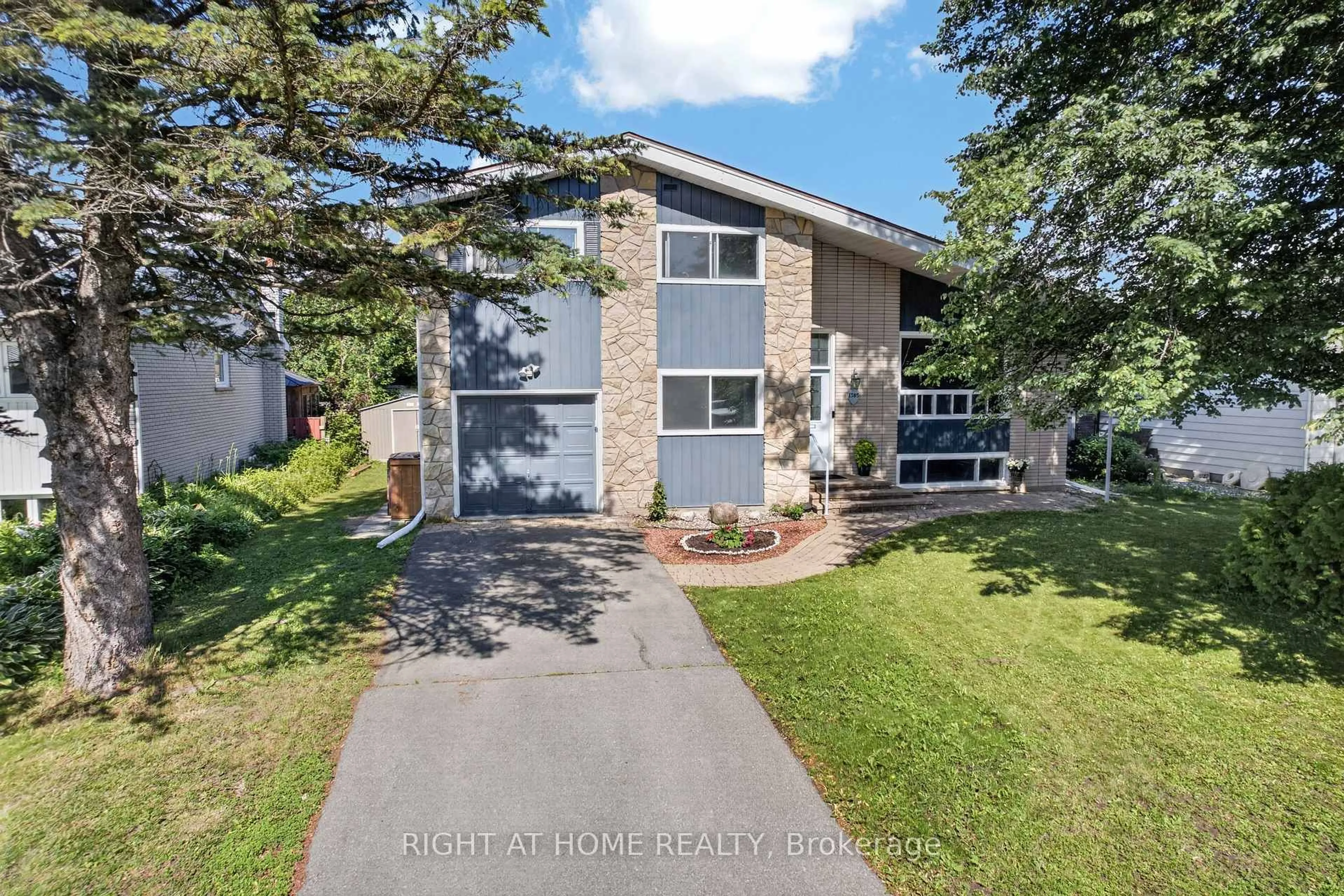 Unknown for 1385 Chartrand Ave, Orleans Ontario K1E 1H9