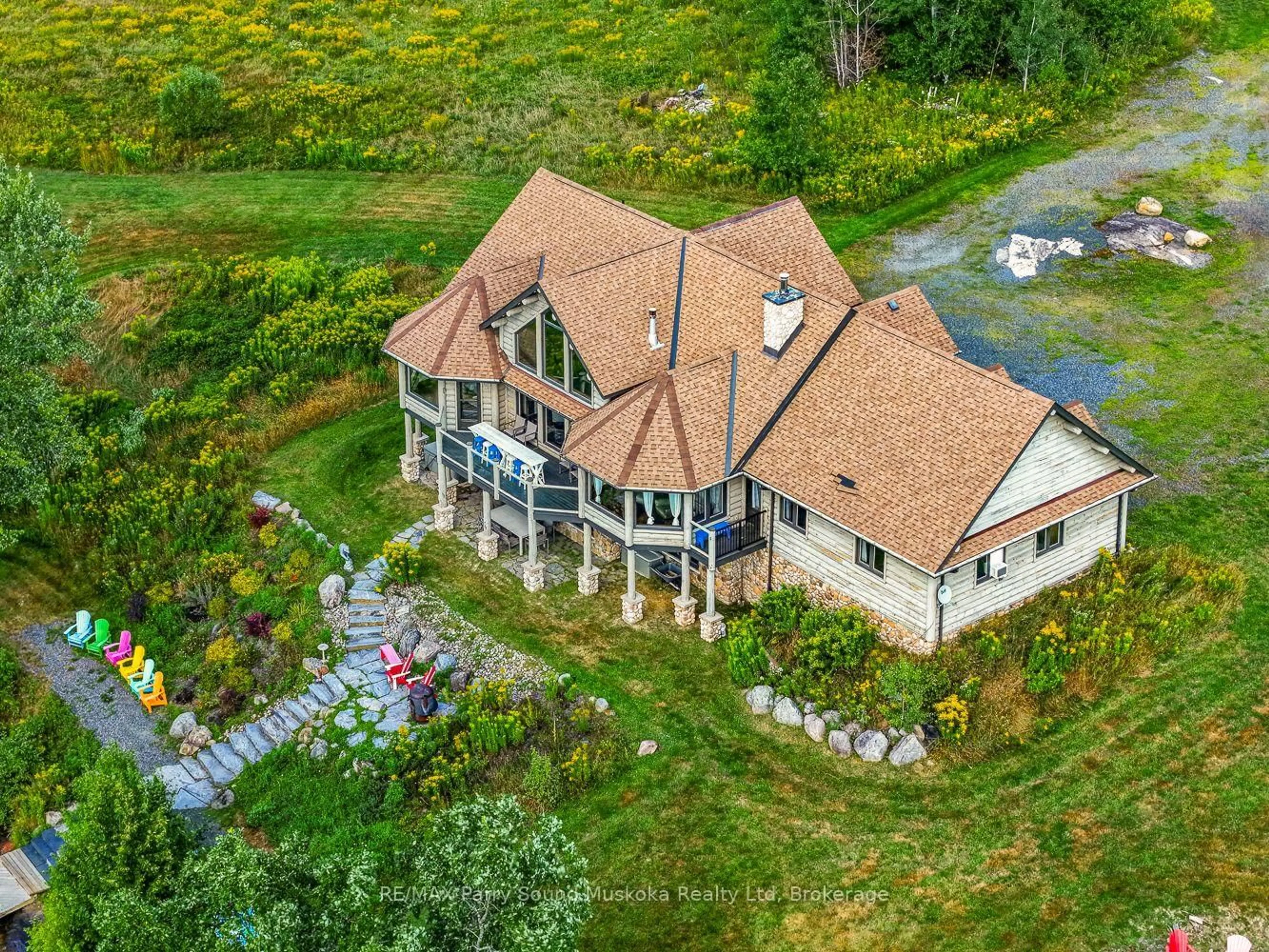 A pic from outside/outdoor area/front of a property/back of a property/a pic from drone, mountain view for 64 Mccords Rd, McKellar Ontario P2A 0B5