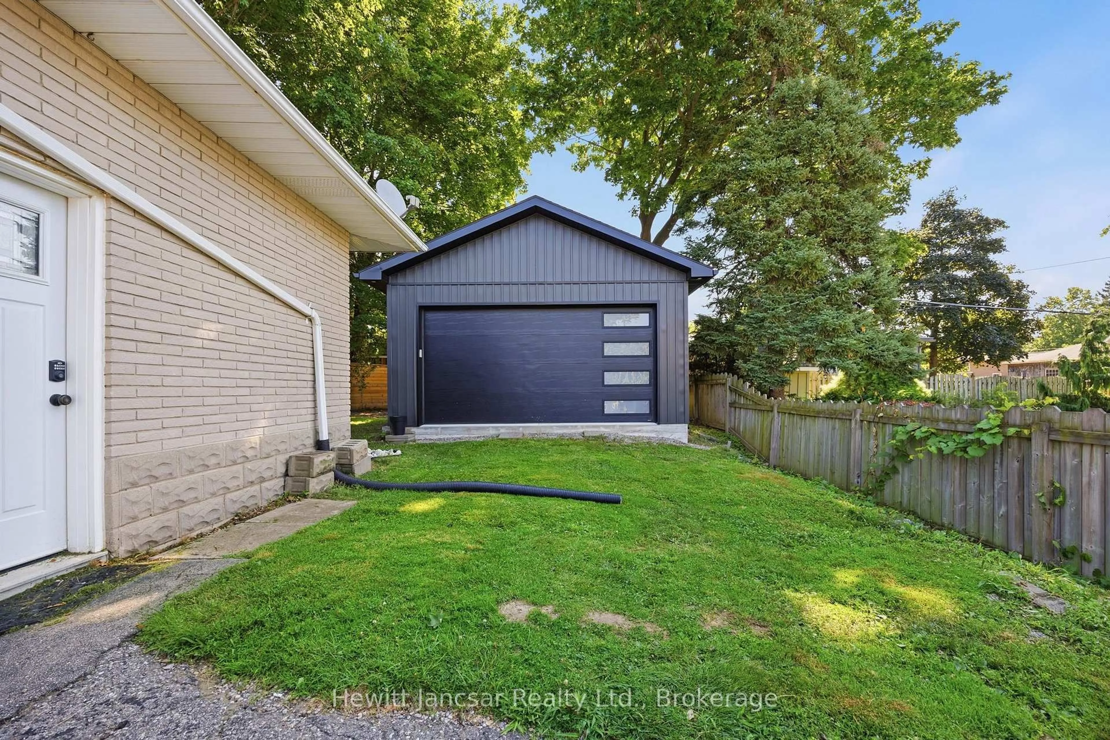 Unknown for 402 Wellington St, Woodstock Ontario N4S 6S7