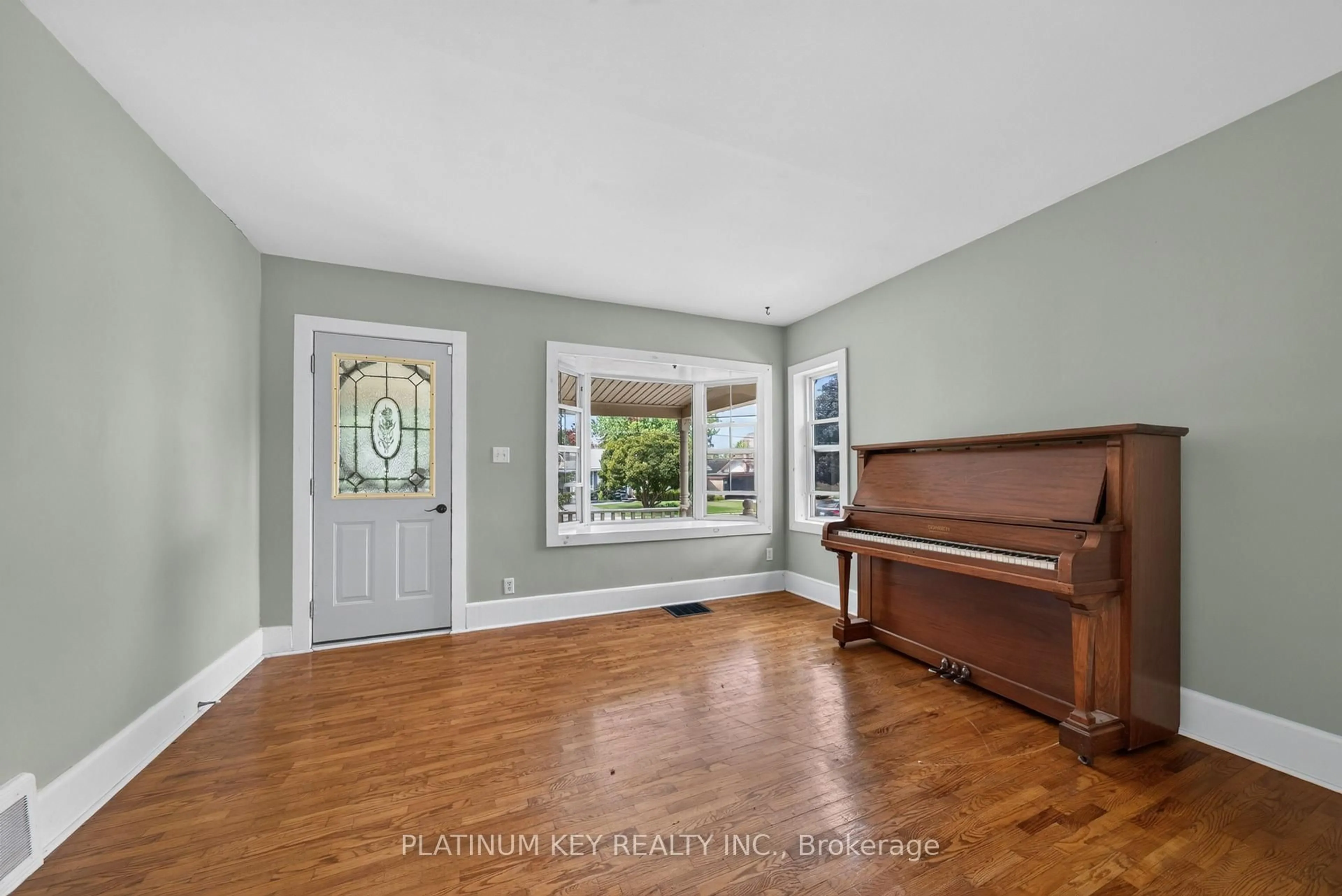 Indoor entryway for 90 Andrew St, South Huron Ontario N0M 1S1