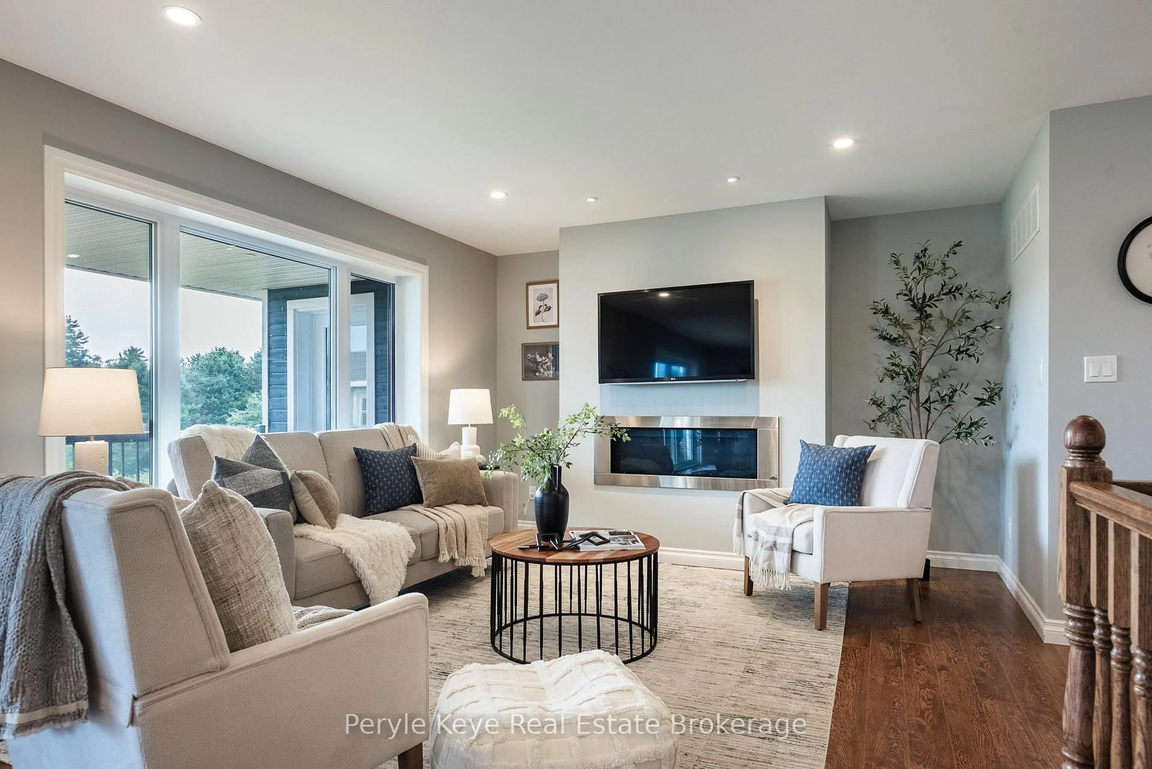 Living room with furniture, unknown for 9 Gainsborough Rd, Bracebridge Ontario P1L 1W8