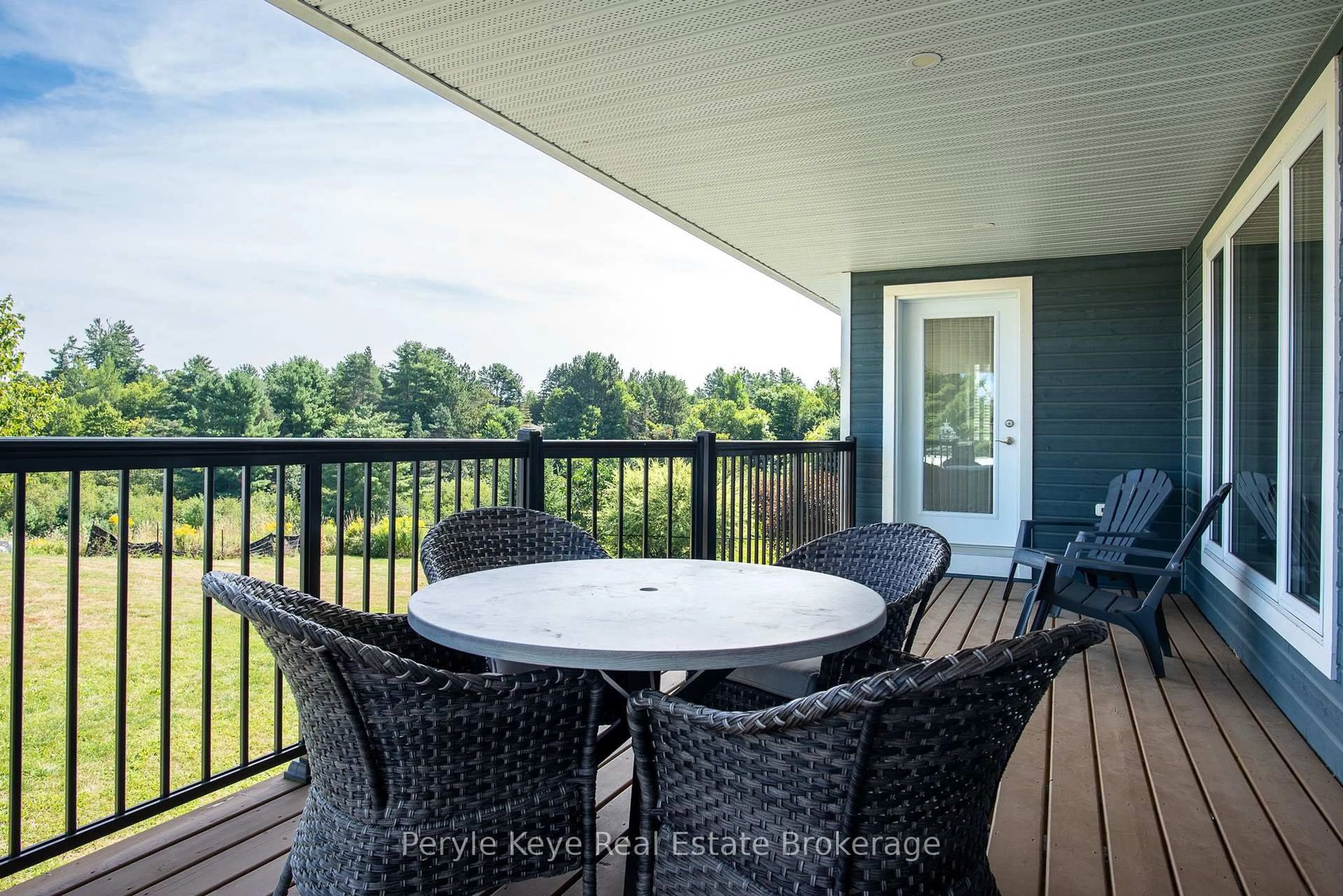 Patio, water/lake/river/ocean view for 9 Gainsborough Rd, Bracebridge Ontario P1L 1W8