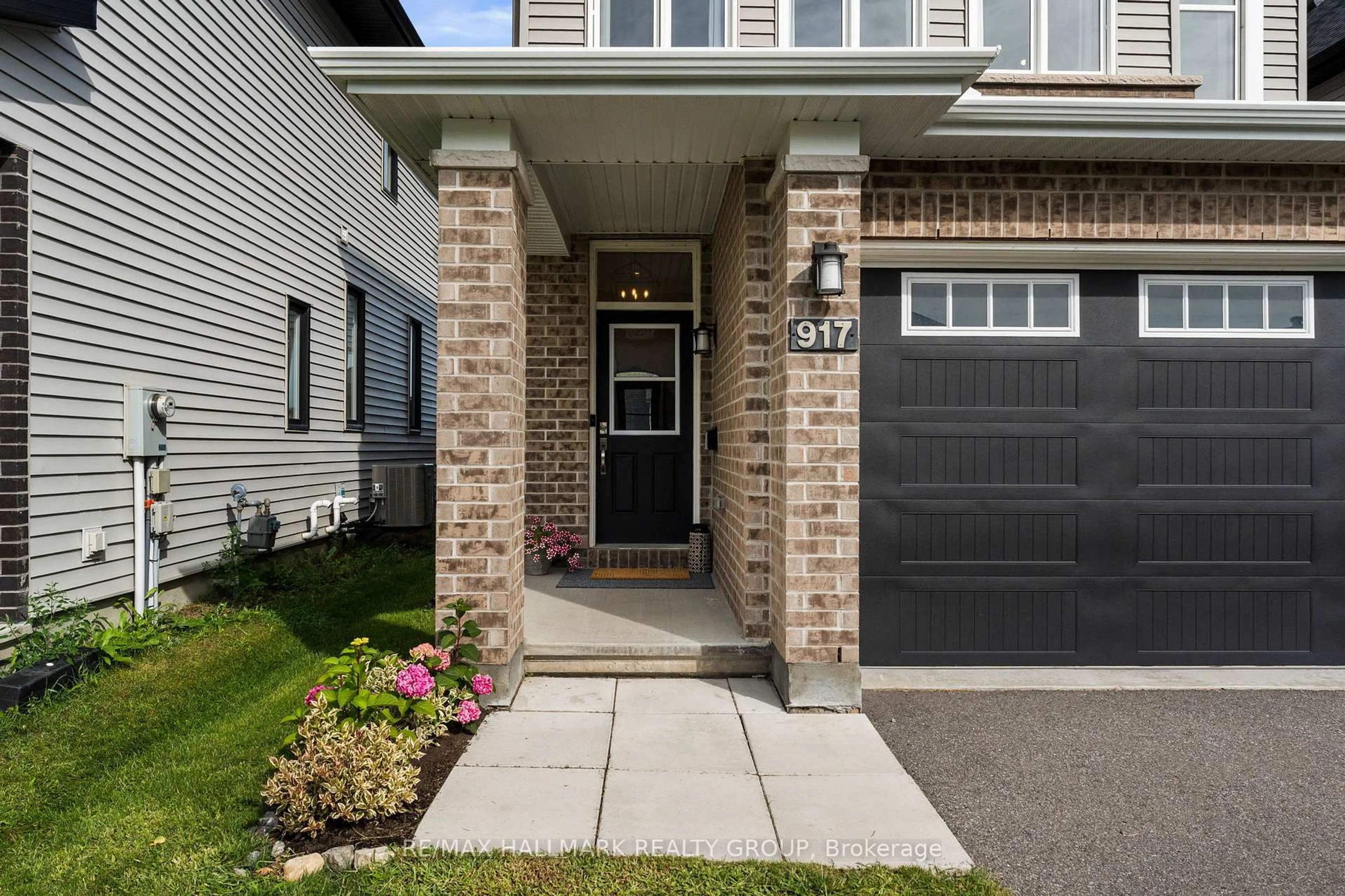 Home with brick exterior material, street for 917 Atrium Rdge, Ottawa Ontario K4M 0N8