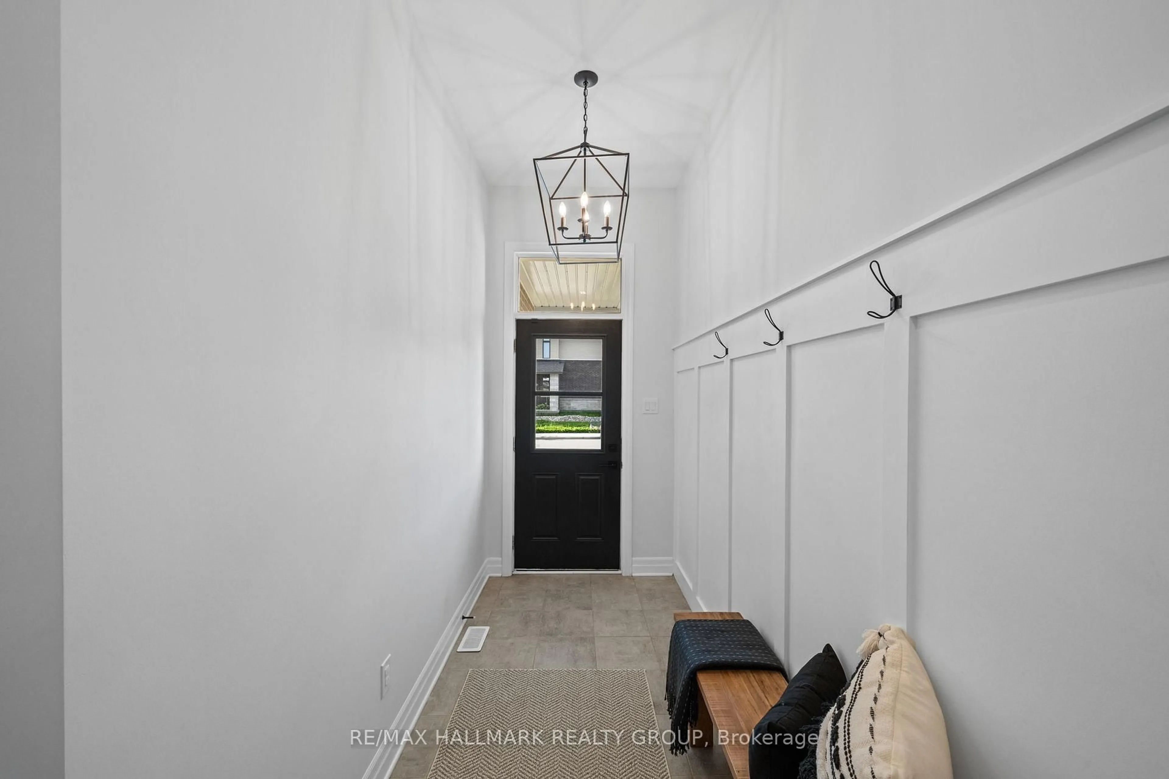 Indoor entryway for 917 Atrium Rdge, Ottawa Ontario K4M 0N8