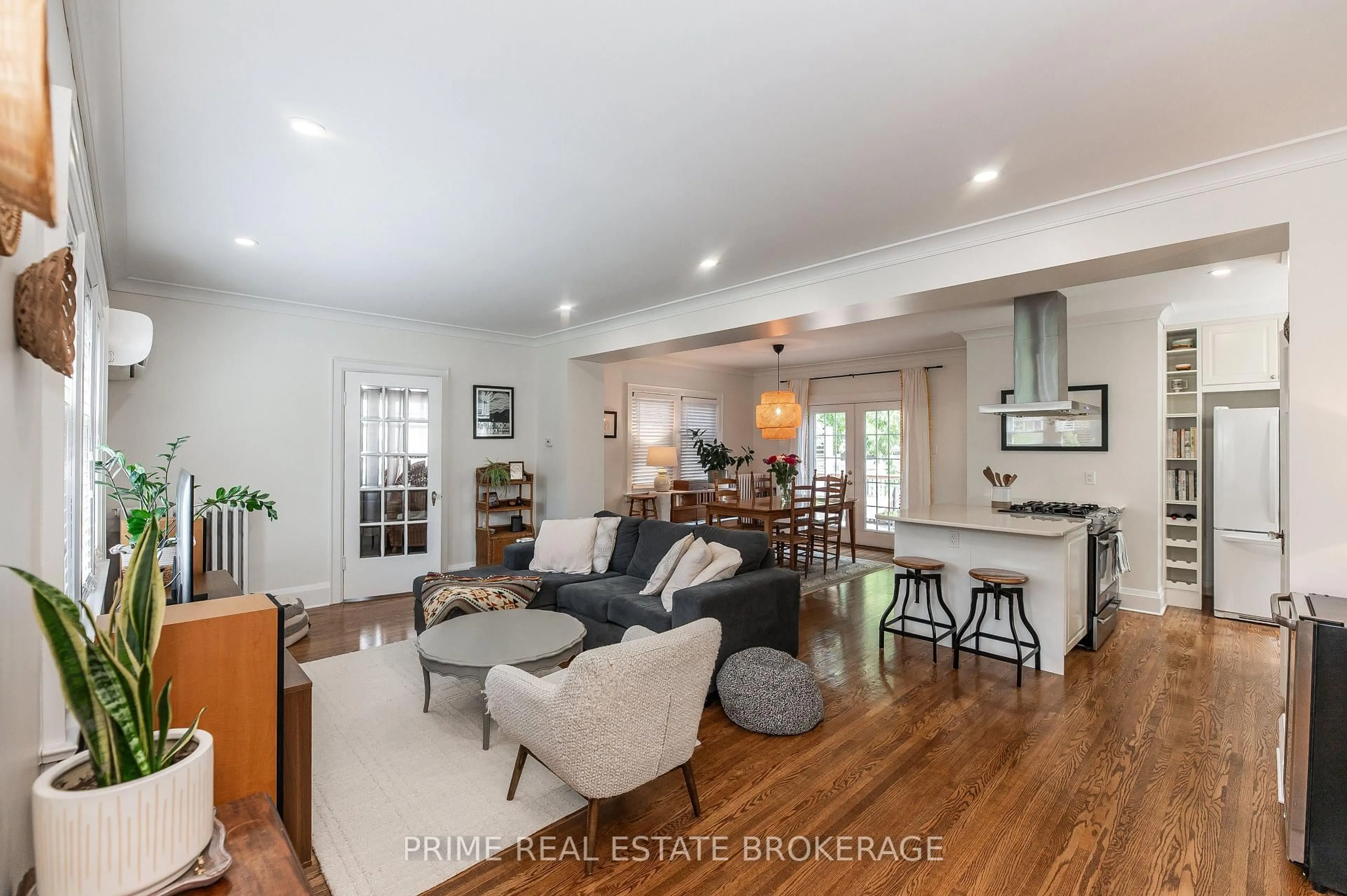 Open concept kitchen, unknown for 29 Wellington St, St. Thomas Ontario N5R 2P5