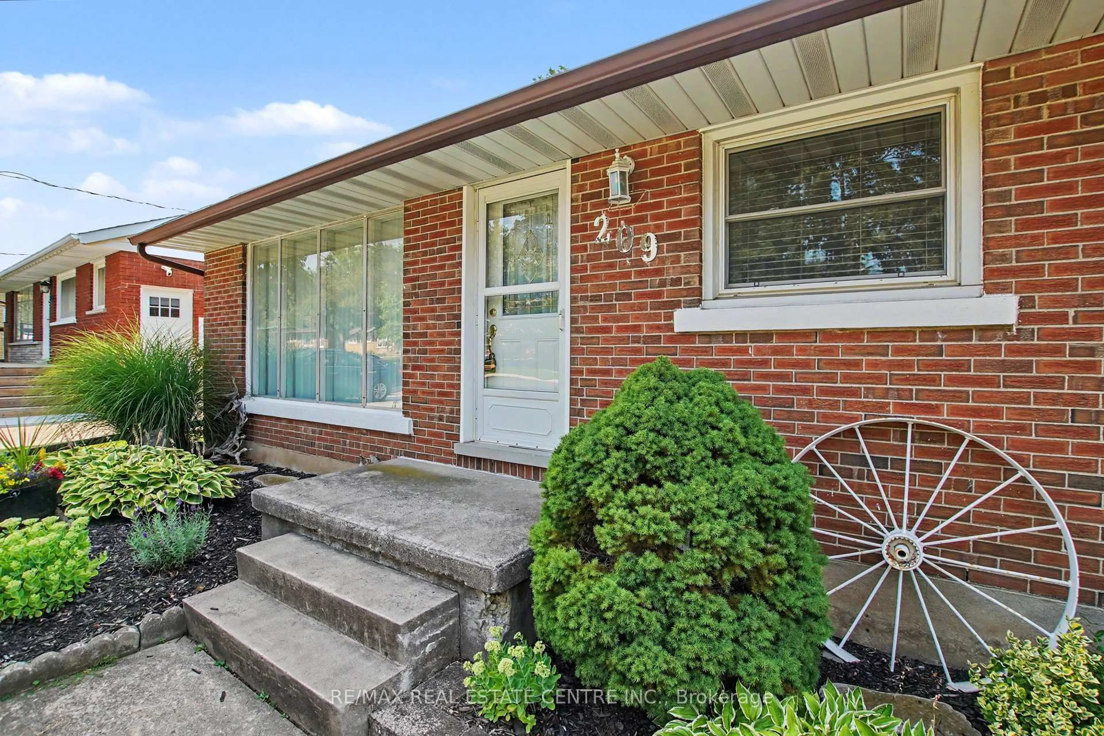 Home with brick exterior material, street for 209 Franklin St, Kitchener Ontario N2C 1R8