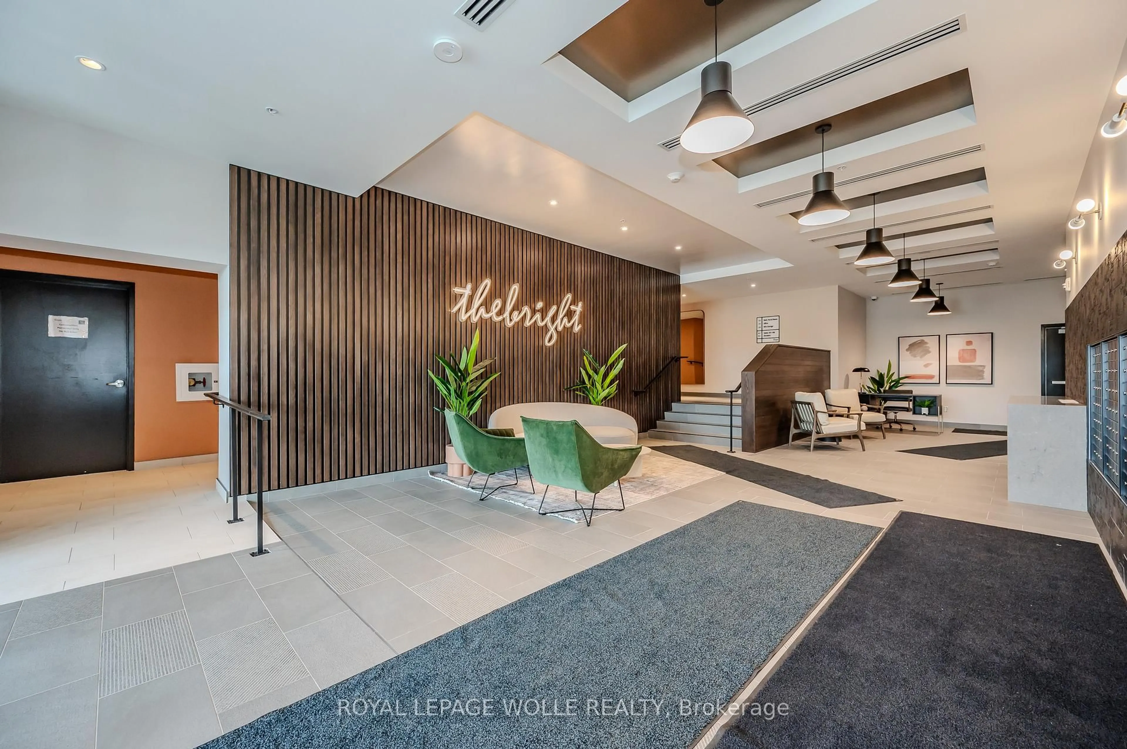 Indoor foyer for 741 King St #304, Kitchener Ontario N2G 0E9