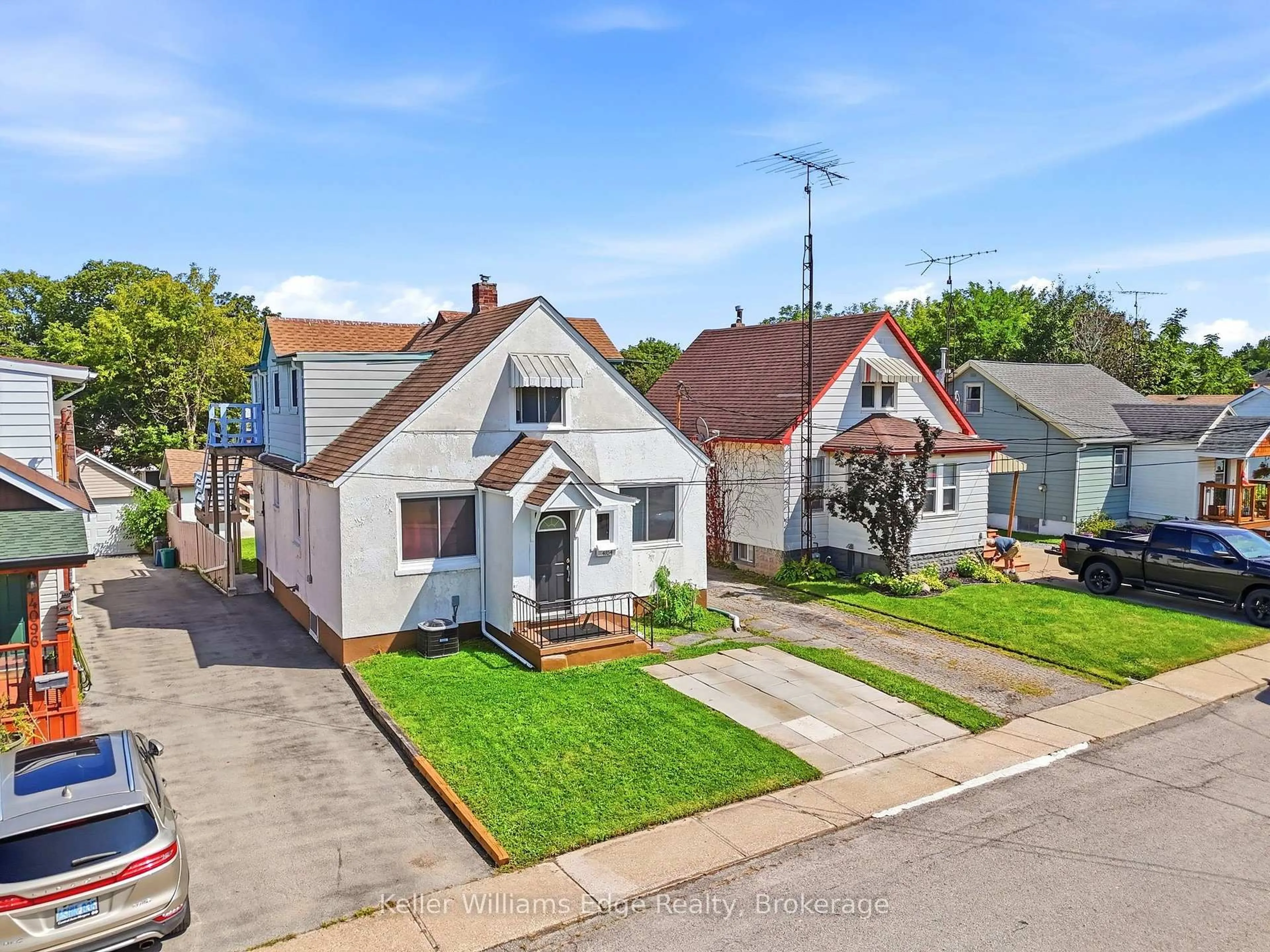 A pic from outside/outdoor area/front of a property/back of a property/a pic from drone, street for 4104 Broughton Ave, Niagara Falls Ontario L2E 3K6