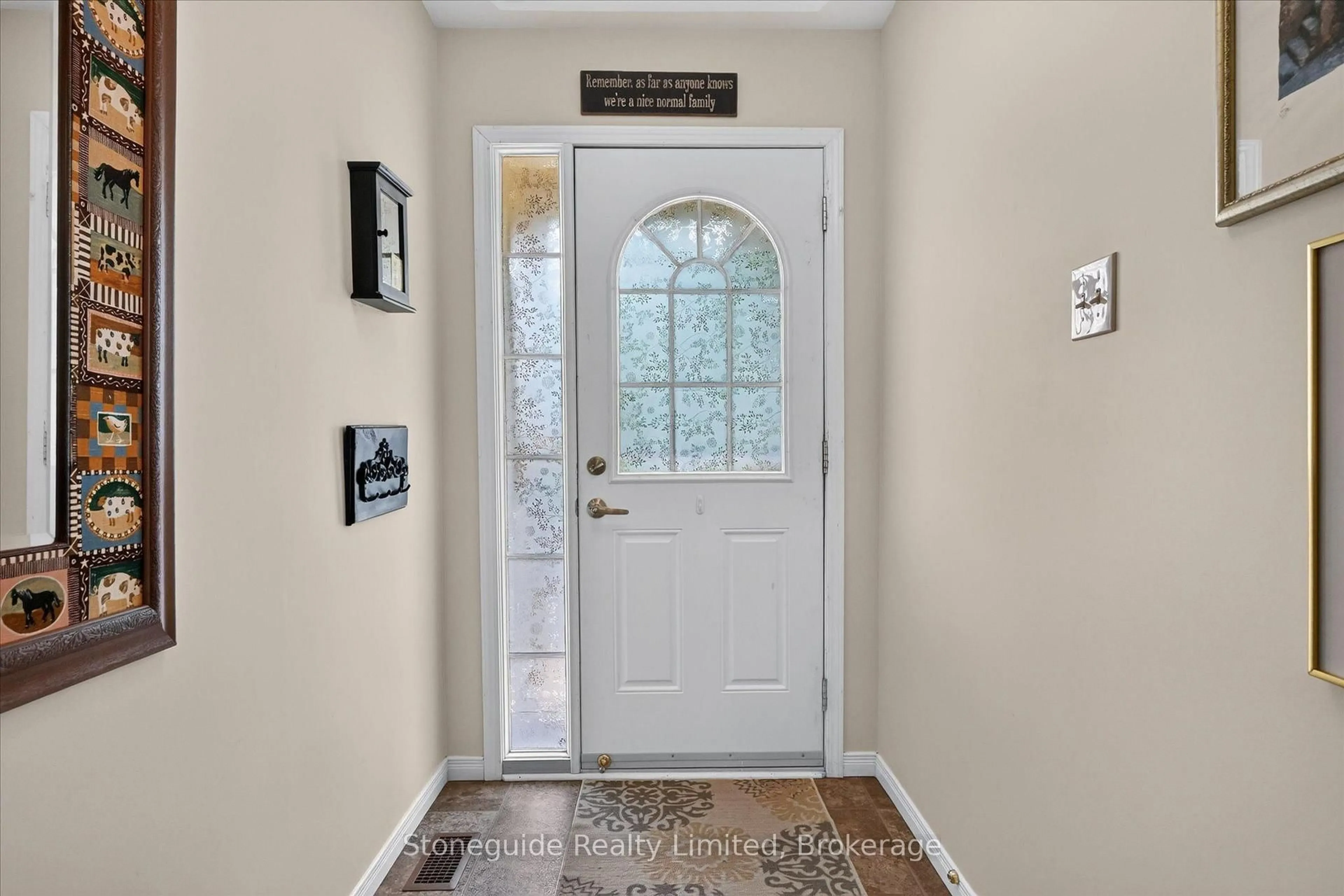 Indoor entryway for 909 Wentworth St #2, Peterborough Ontario K9J 8R7