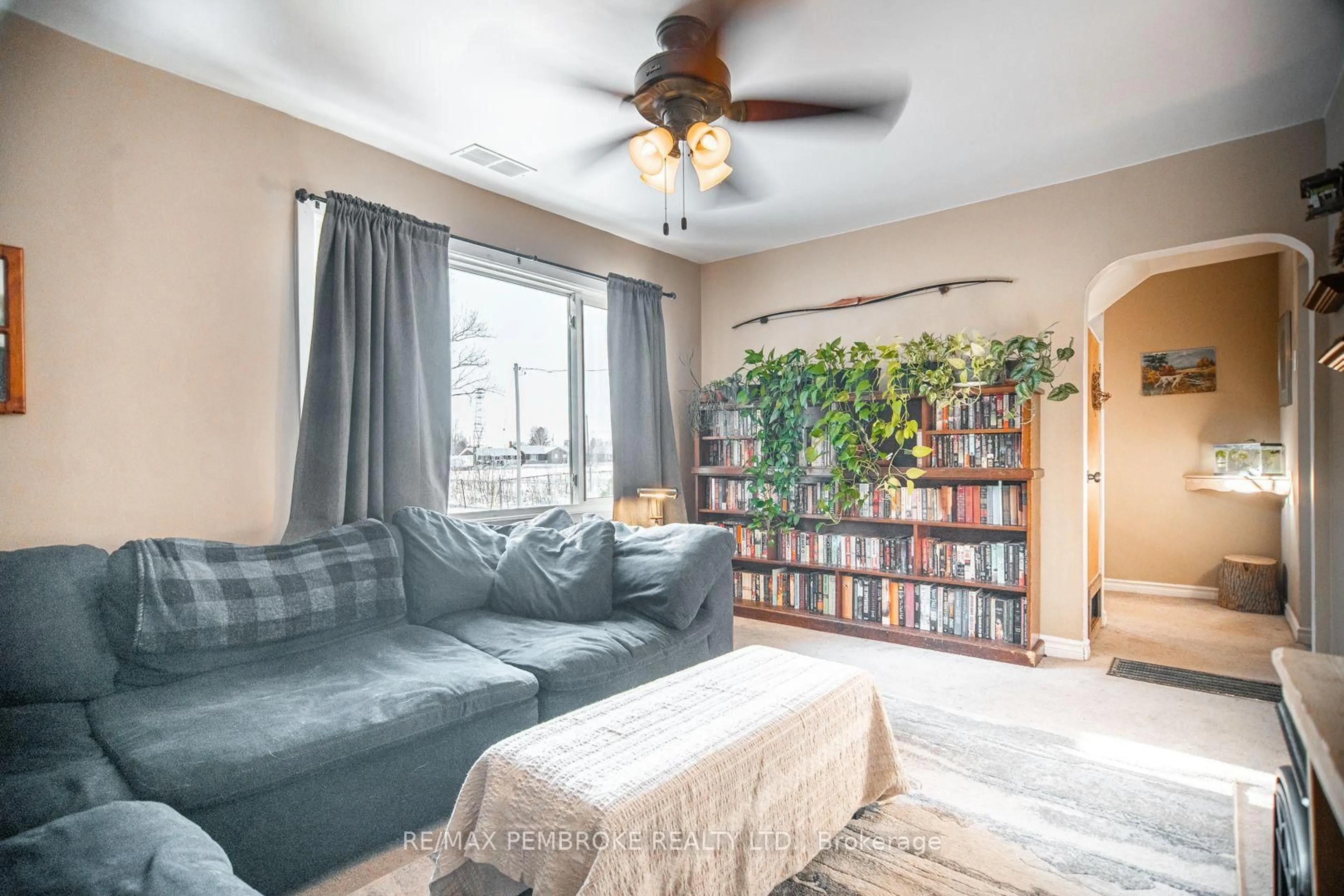 Living room with furniture, unknown for 561 Hamilton St, Laurentian Valley Ontario K8A 6N9