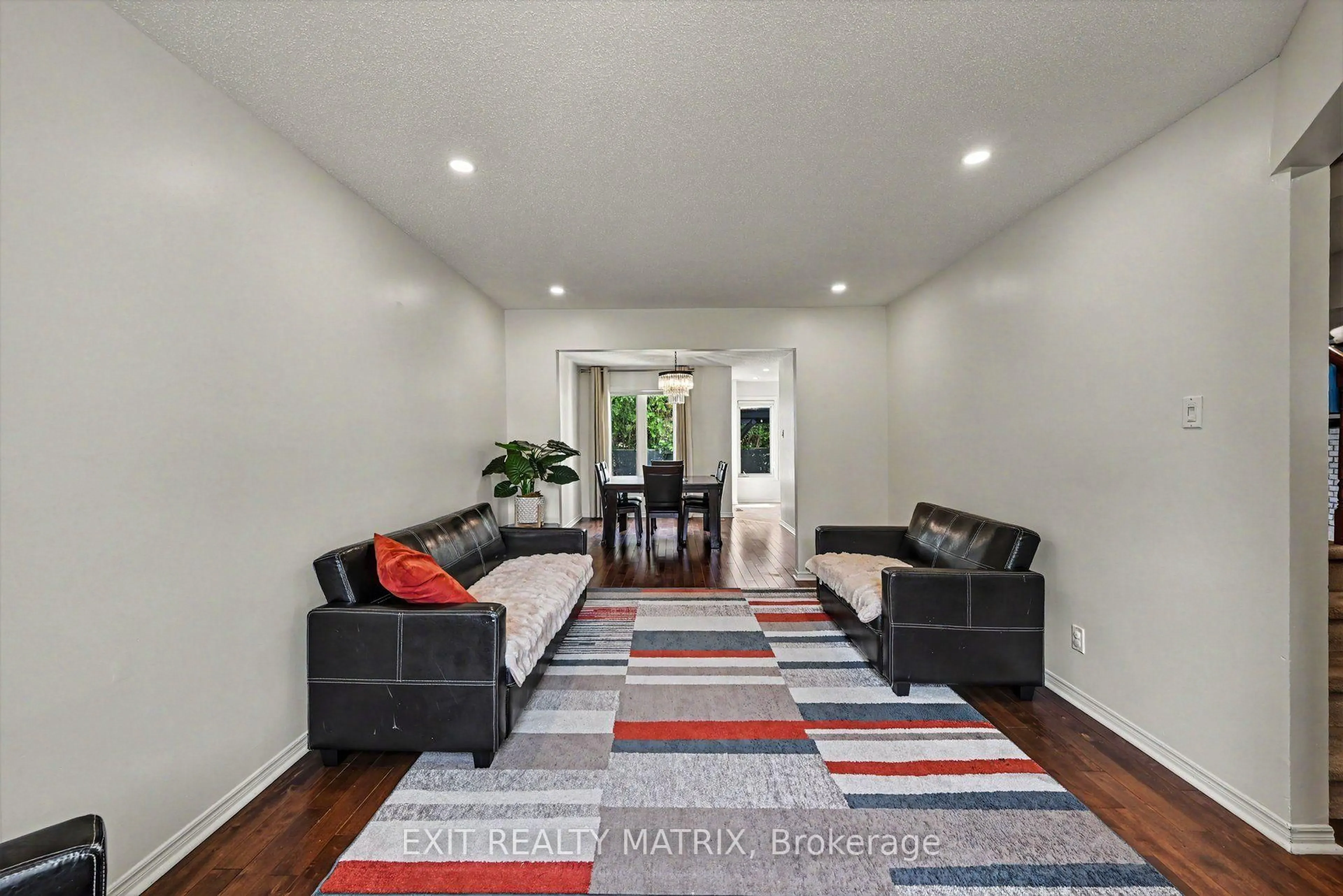 Living room with furniture, unknown for 627 Chenier Way, Ottawa Ontario K4A 1R5