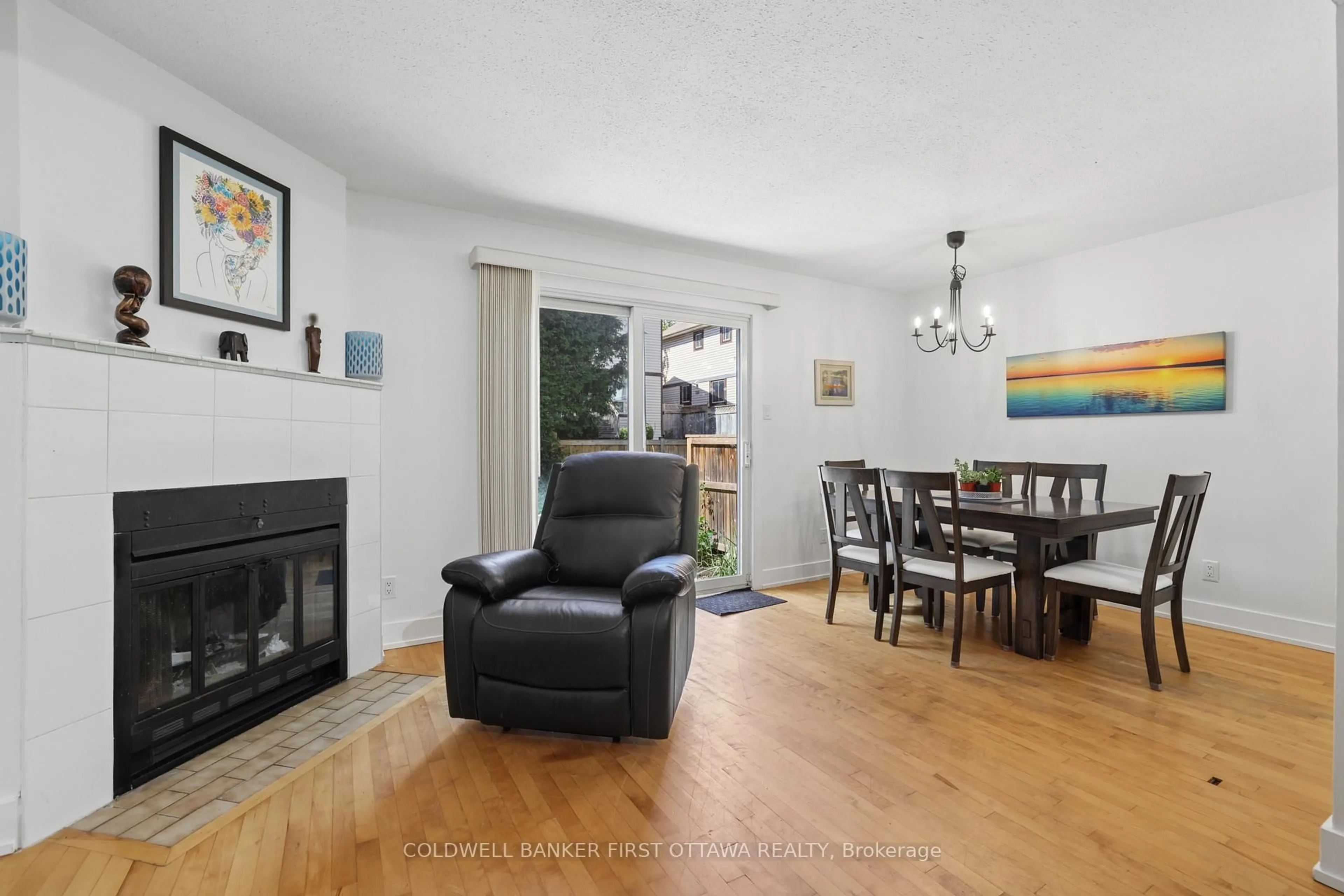 Living room with furniture, wood/laminate floor for 70 Bujold Crt #19, Ottawa Ontario K2L 3N8