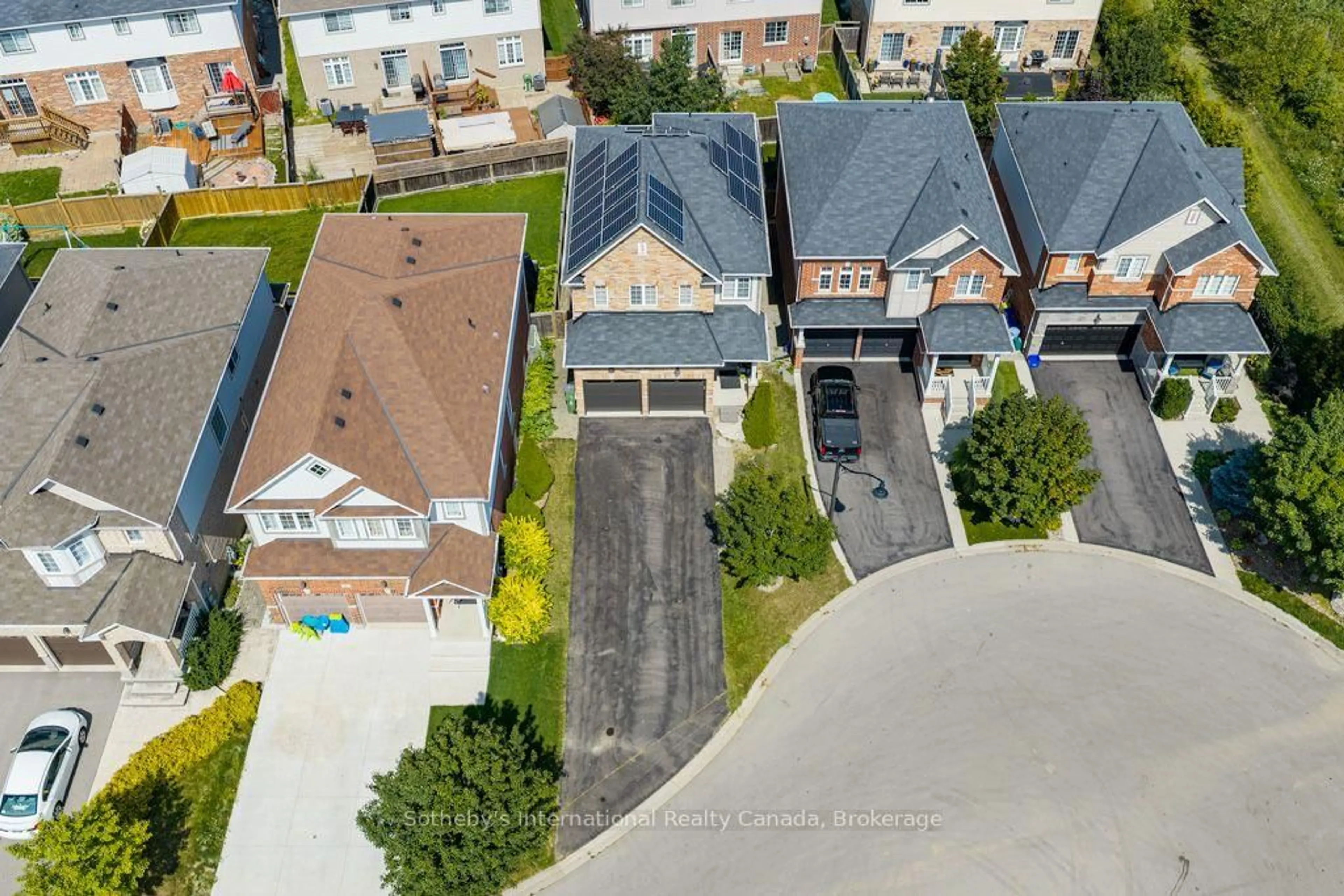A pic from outside/outdoor area/front of a property/back of a property/a pic from drone, street for 12 Bousfield Crt, Hamilton Ontario L0R 2H1