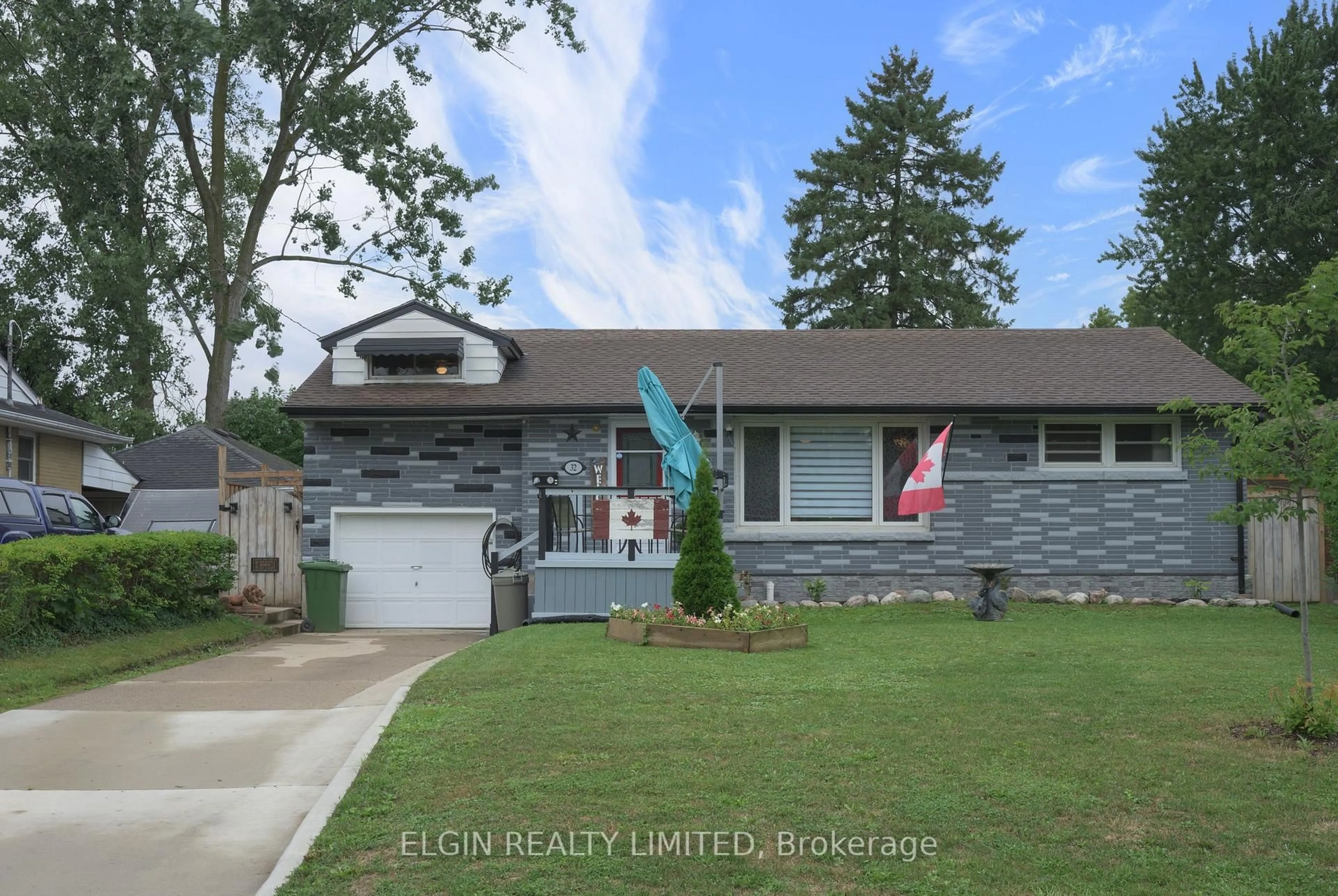 Home with brick exterior material, street for 32 Coyne St, St. Thomas Ontario N5R 4X8
