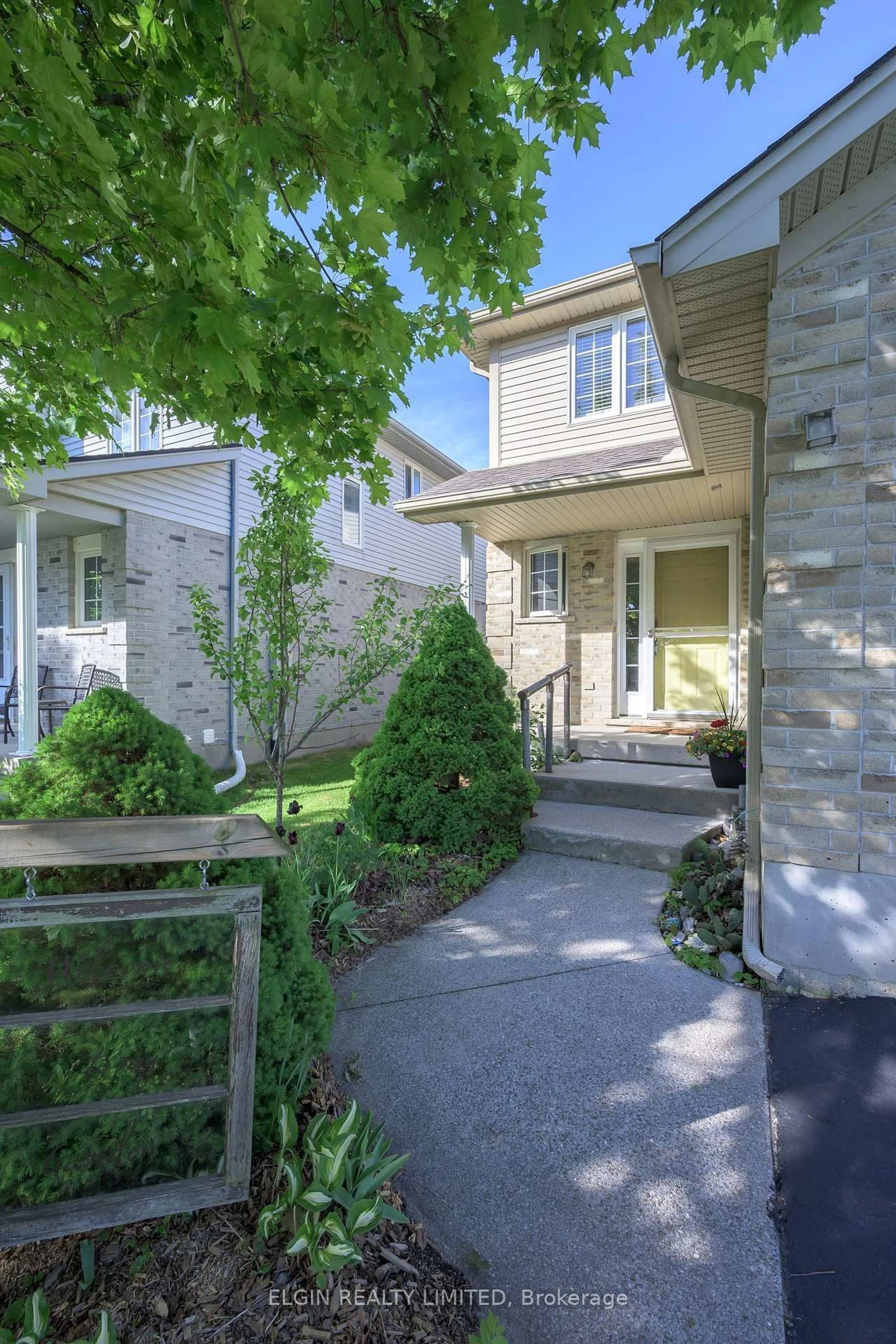 Unknown for 9939 Florence St, Southwold Ontario N5P 4L3