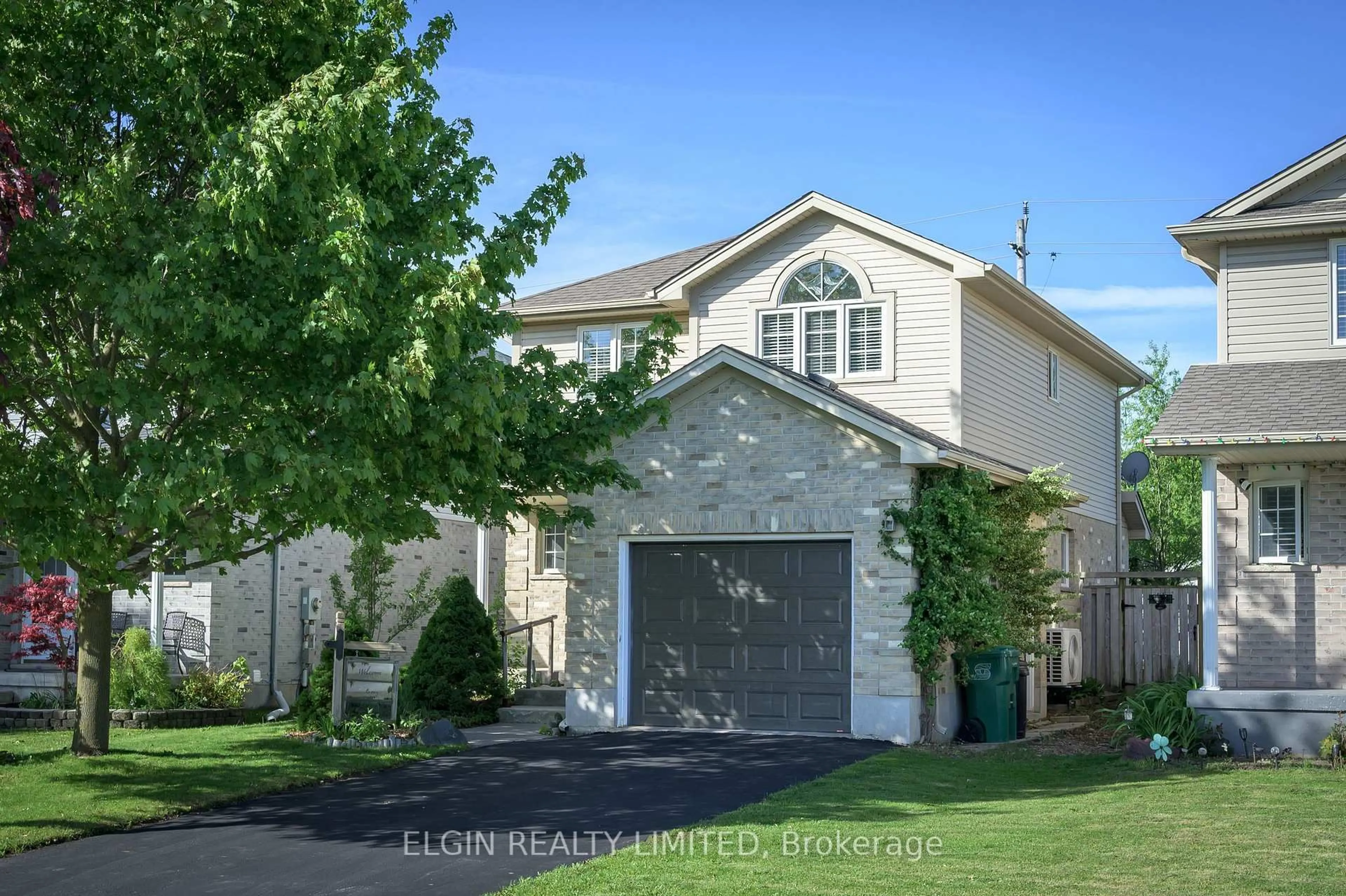 Home with vinyl exterior material, street for 9939 Florence St, Southwold Ontario N5P 4L3
