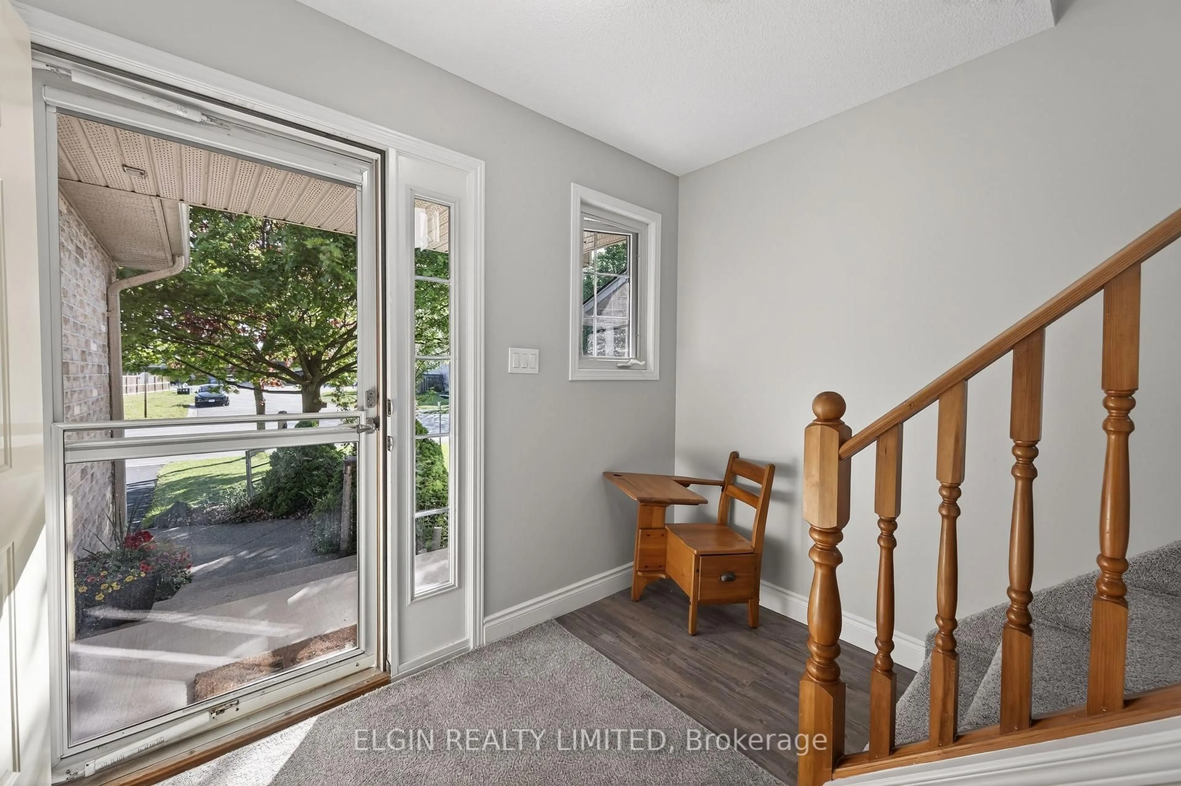 Indoor entryway for 9939 Florence St, Southwold Ontario N5P 4L3