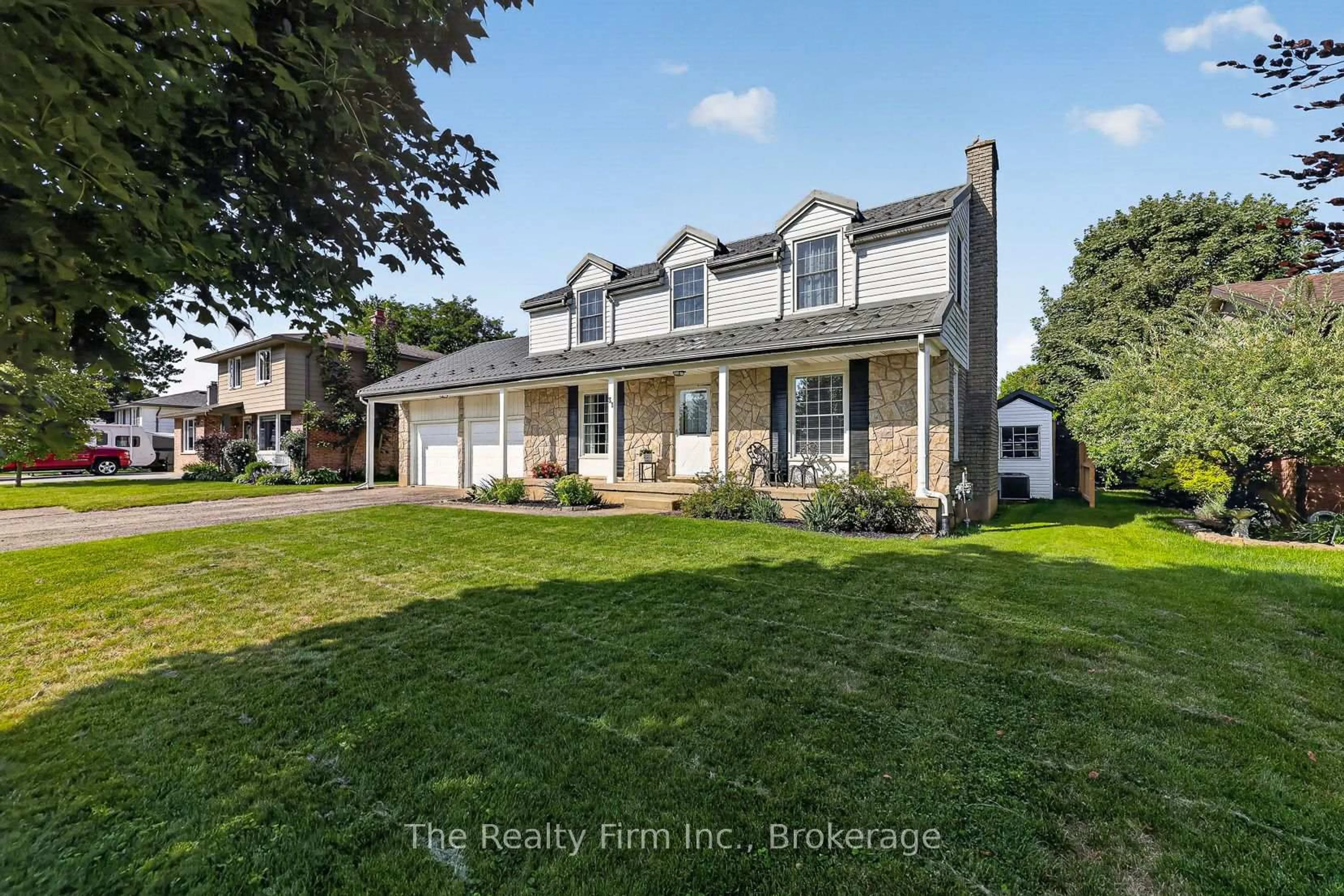 Home with vinyl exterior material, street for 31 Marshall Dr, Norwich Ontario N0J 1P0