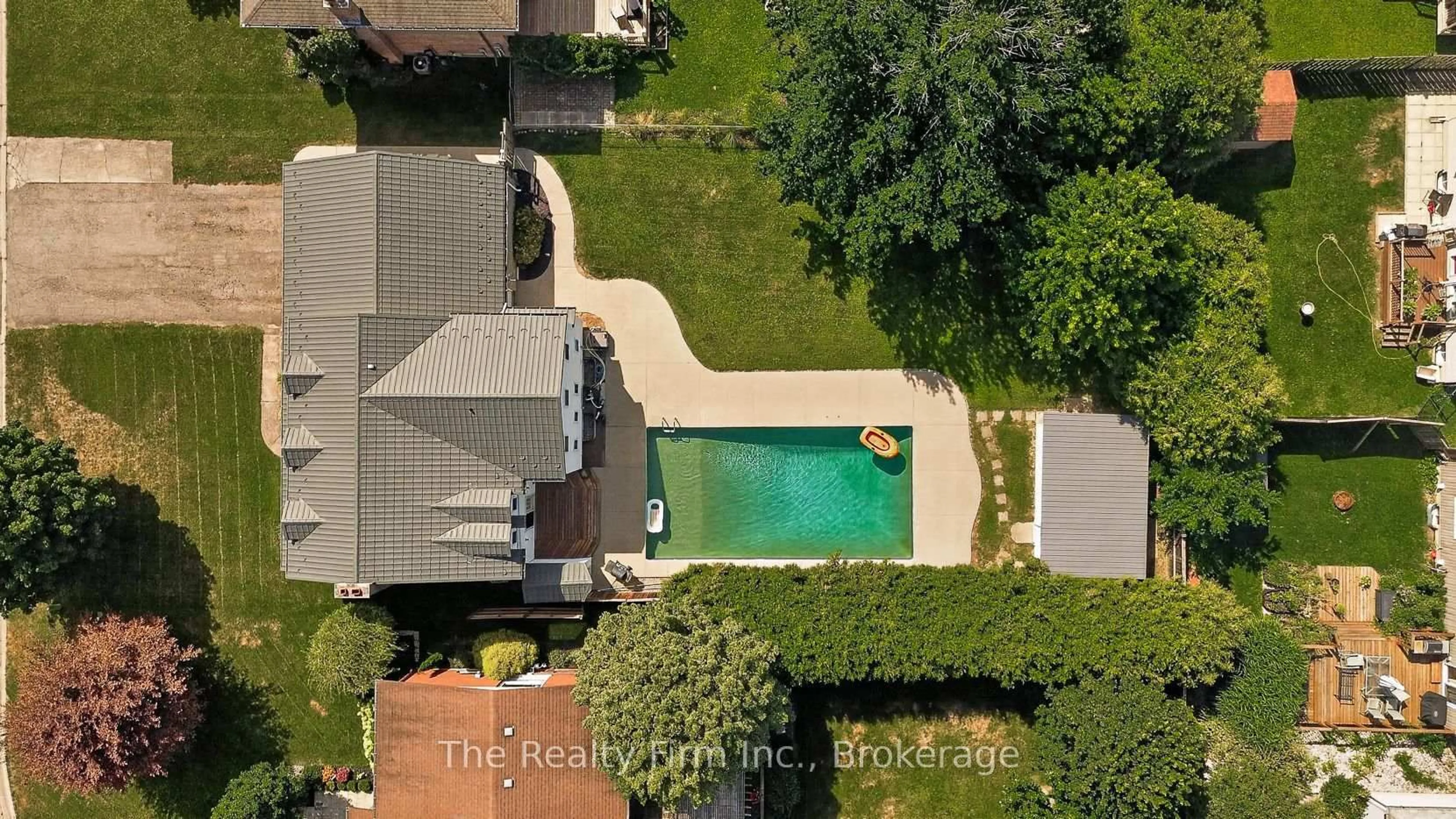 A pic from outside/outdoor area/front of a property/back of a property/a pic from drone, street for 31 Marshall Dr, Norwich Ontario N0J 1P0