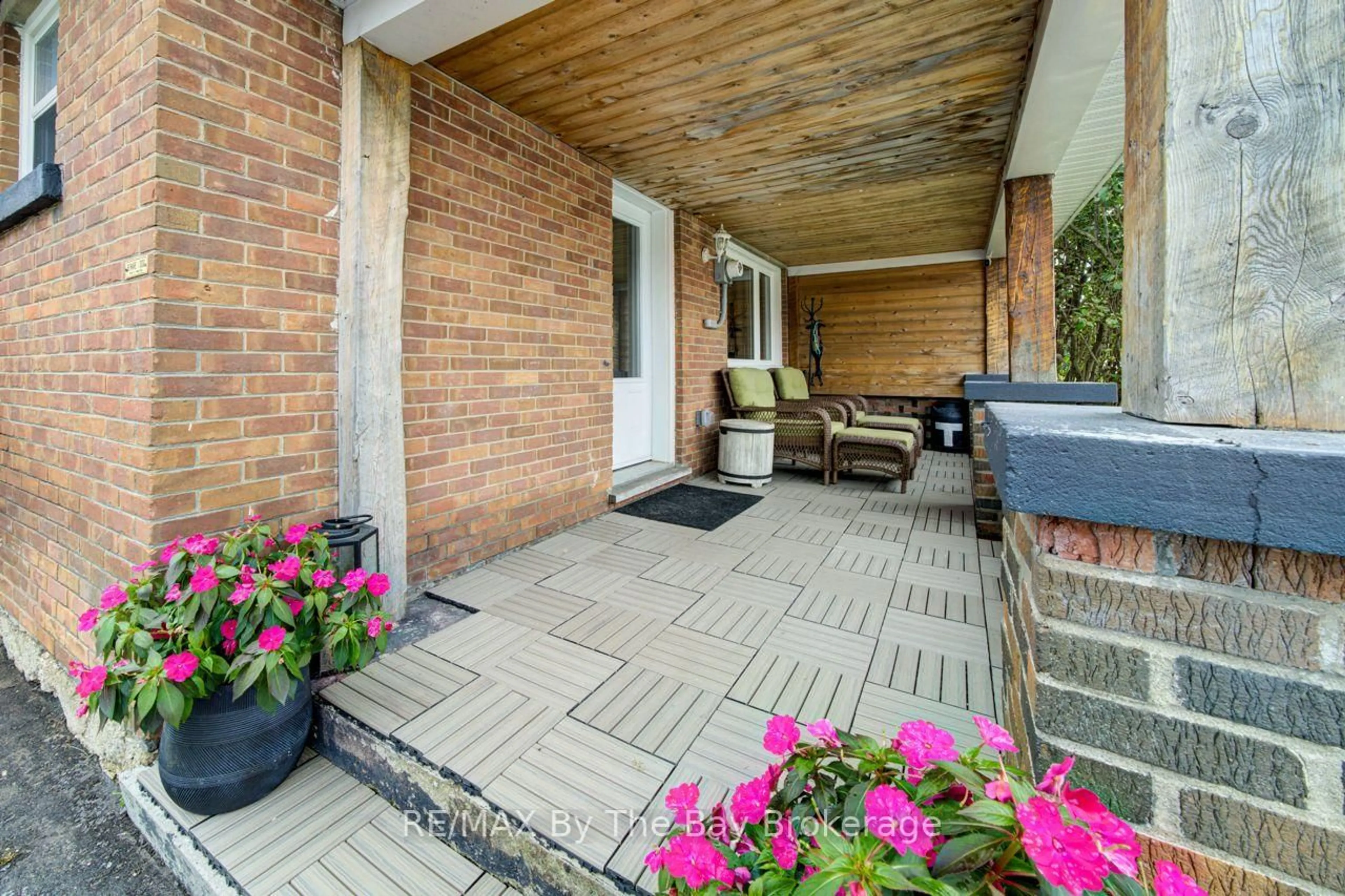 Patio, street for 794116 Grey Rd 124 Rd, Grey Highlands Ontario N0C 1M0