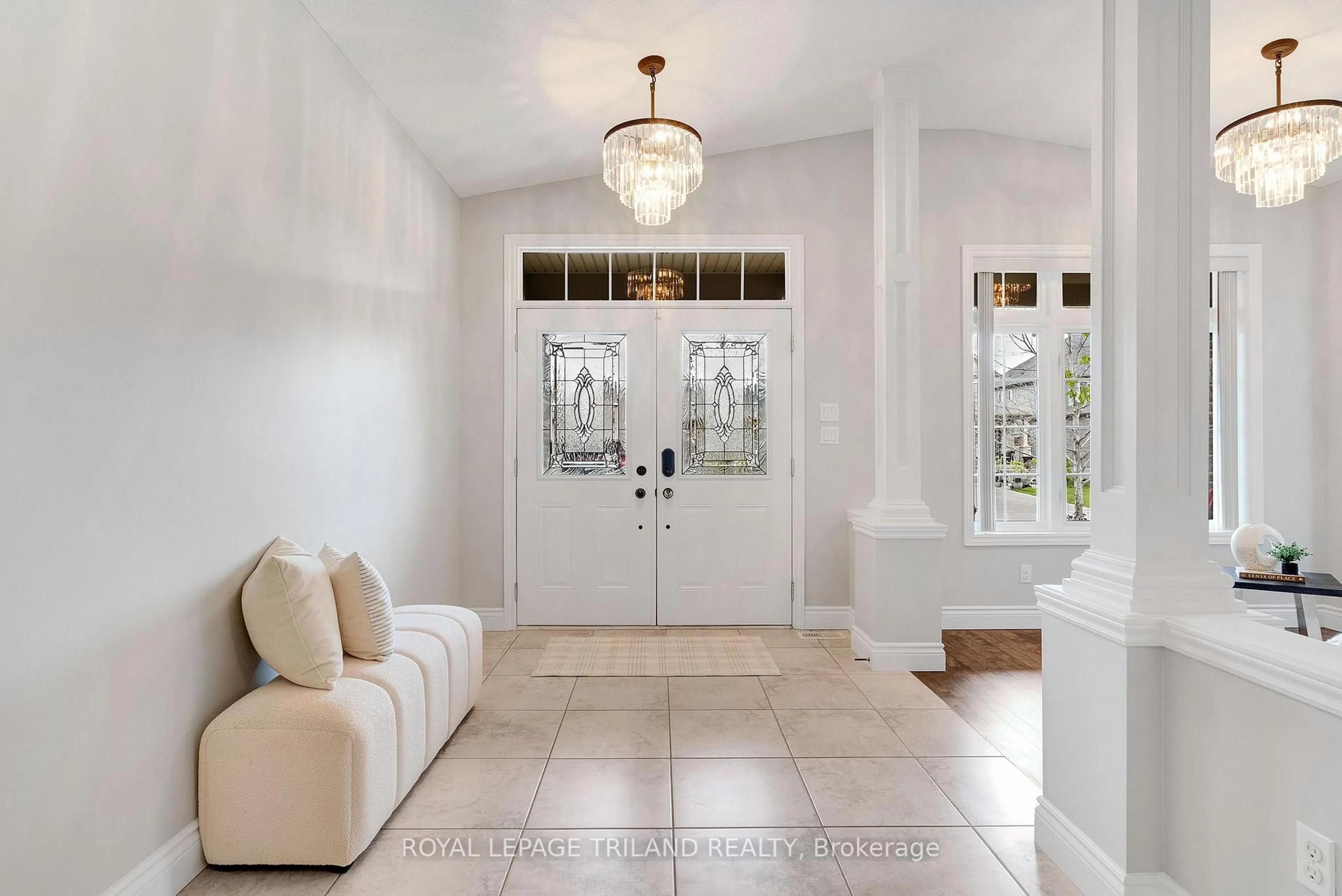 Indoor entryway for 1018 LOFT Crt, London North Ontario N6G 0J9