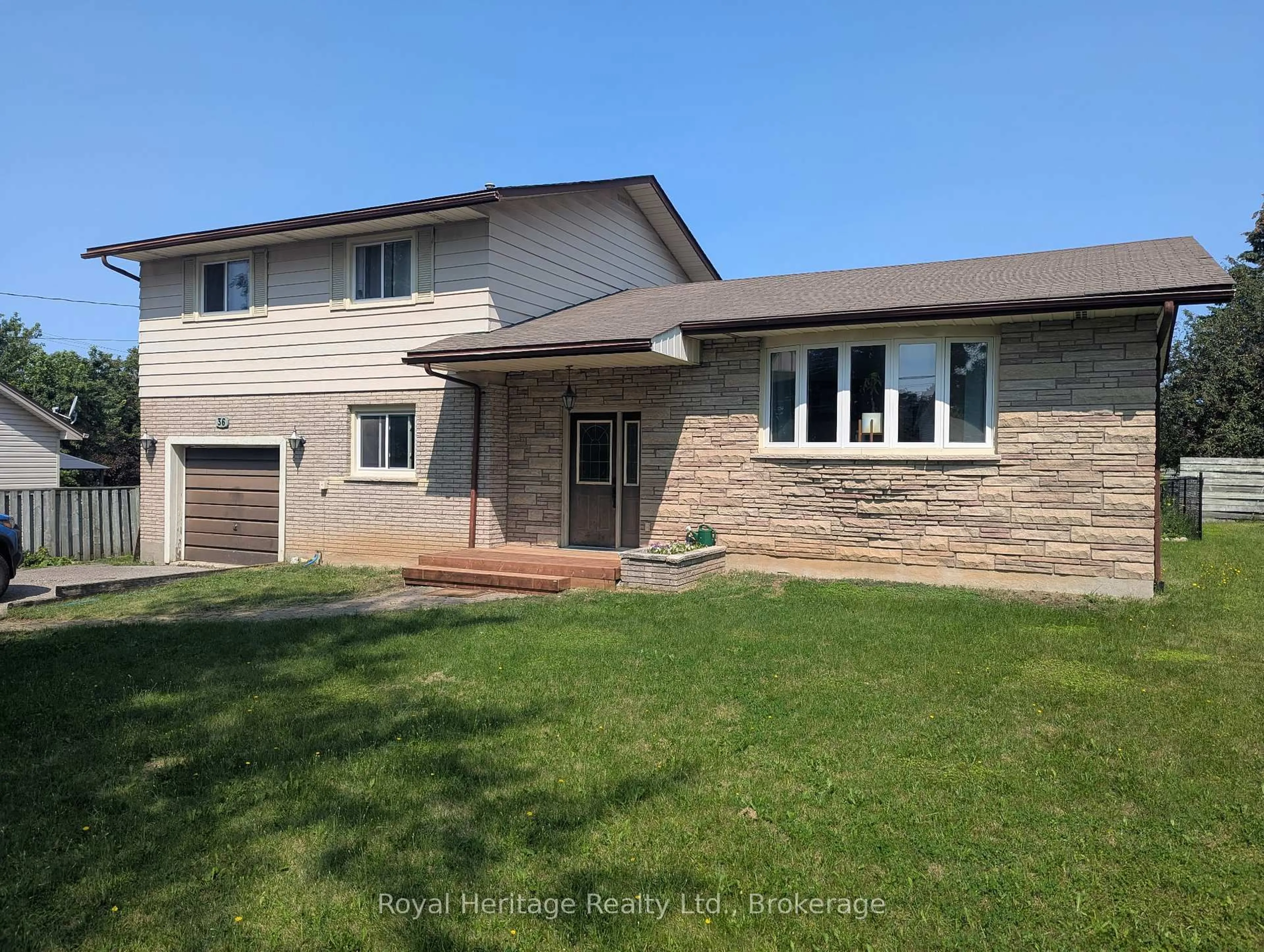 Home with brick exterior material, street for 36 RIVERVIEW Rd, Kawartha Lakes Ontario K9V 1B3