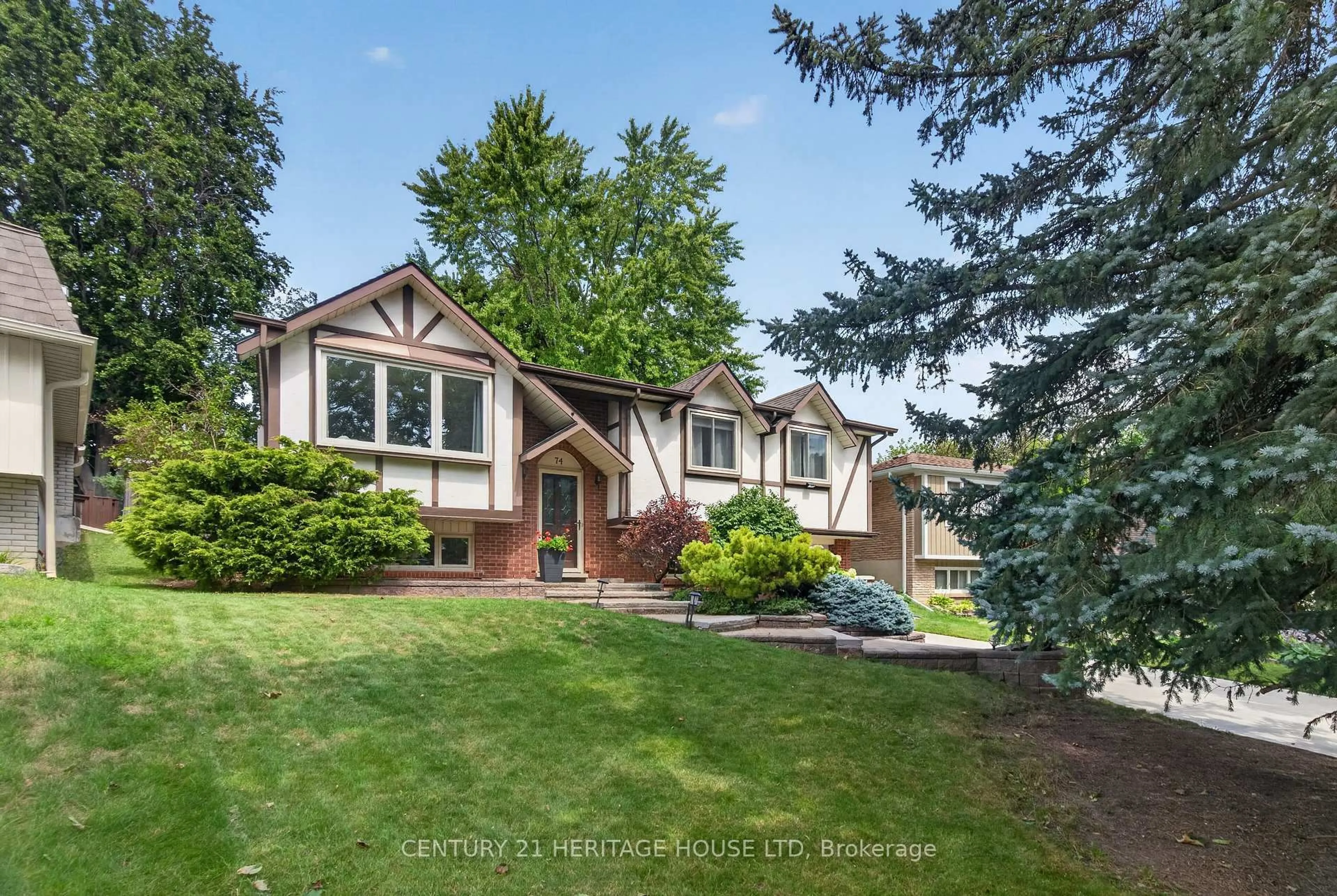 Home with vinyl exterior material, street for 74 Cherry Hill Dr, Kitchener Ontario N2E 1N6