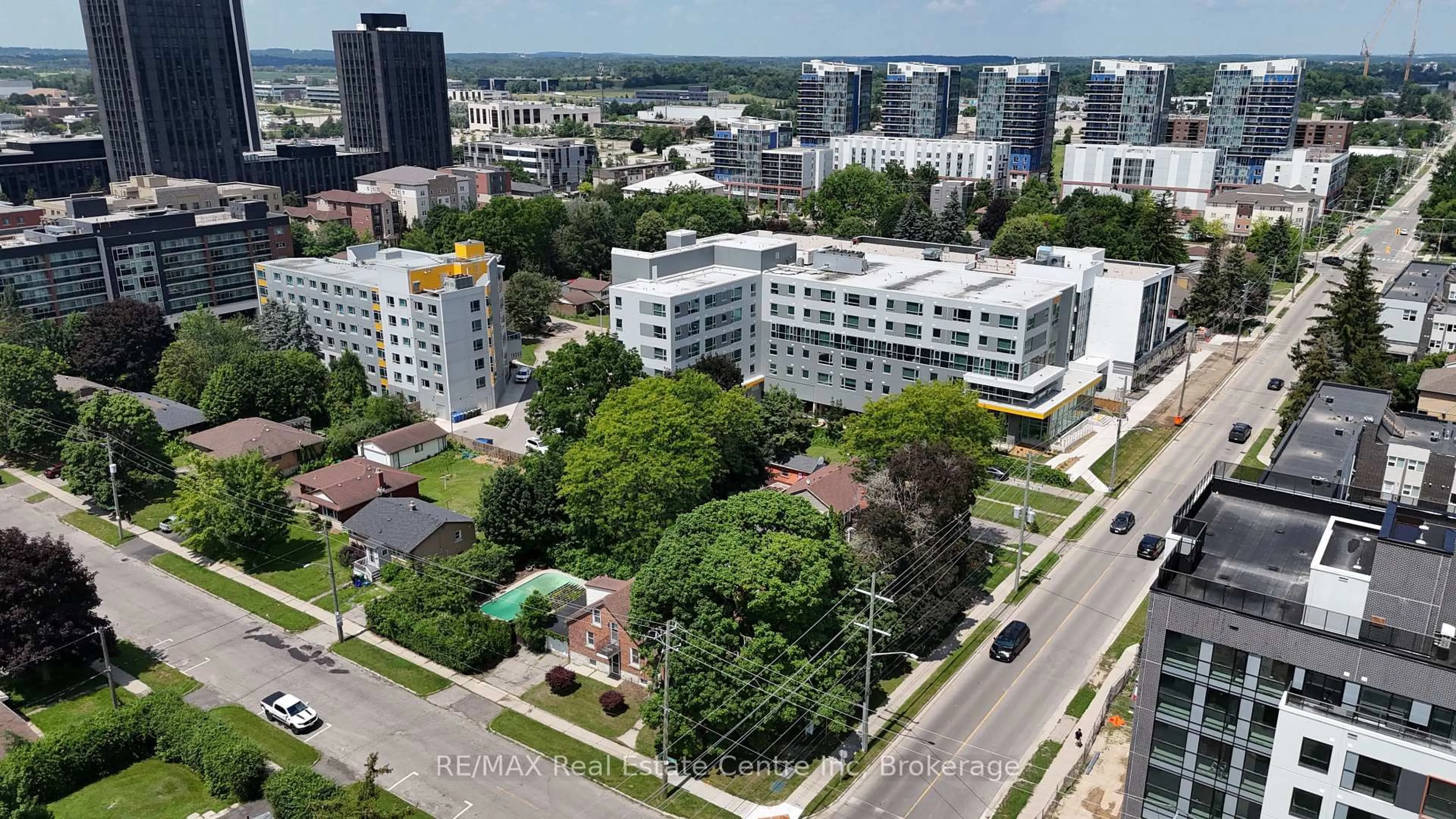 A pic from outside/outdoor area/front of a property/back of a property/a pic from drone, city buildings view from balcony for 285 Albert St, Waterloo Ontario N2L 3T9