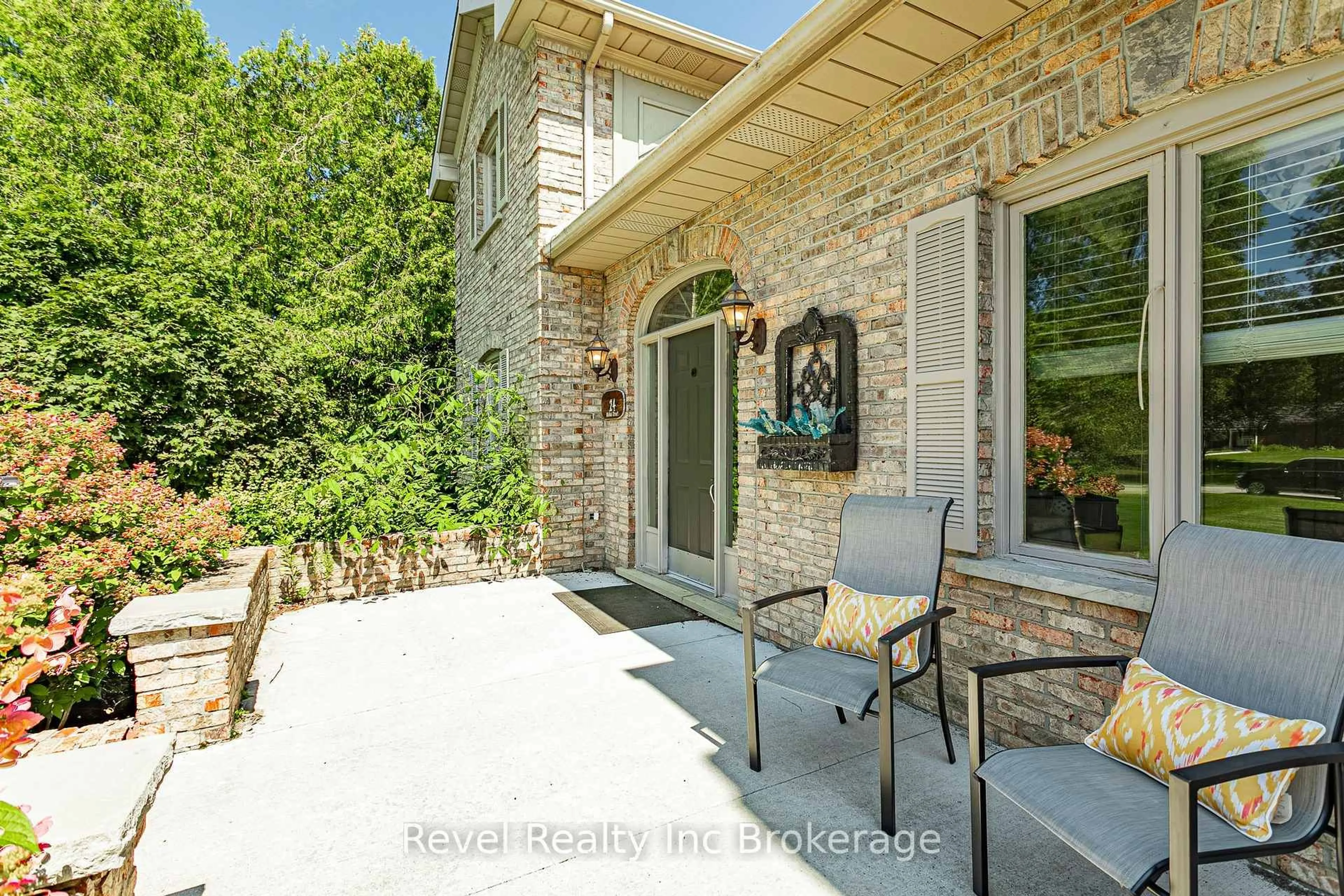 Patio, unknown for 24 Mcnab St, Zorra Ontario N5C 3J6