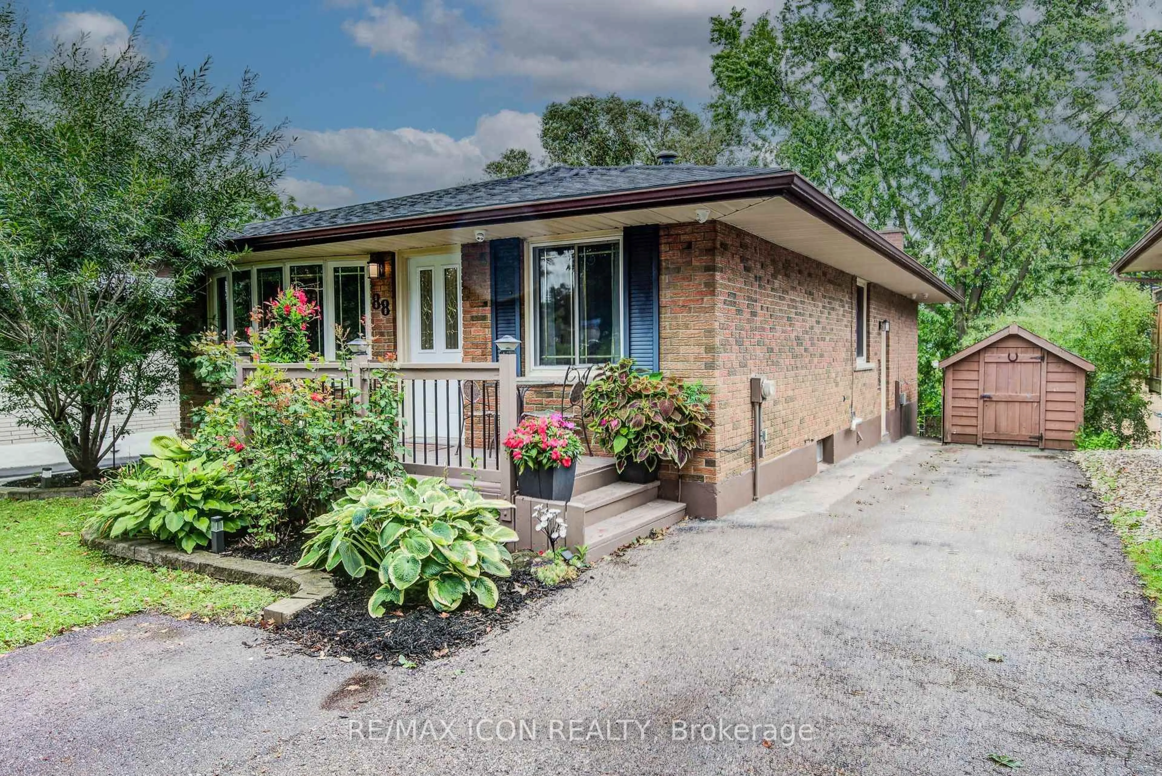 Home with brick exterior material, street for 88 Pinedale Dr, Kitchener Ontario N2E 1J7