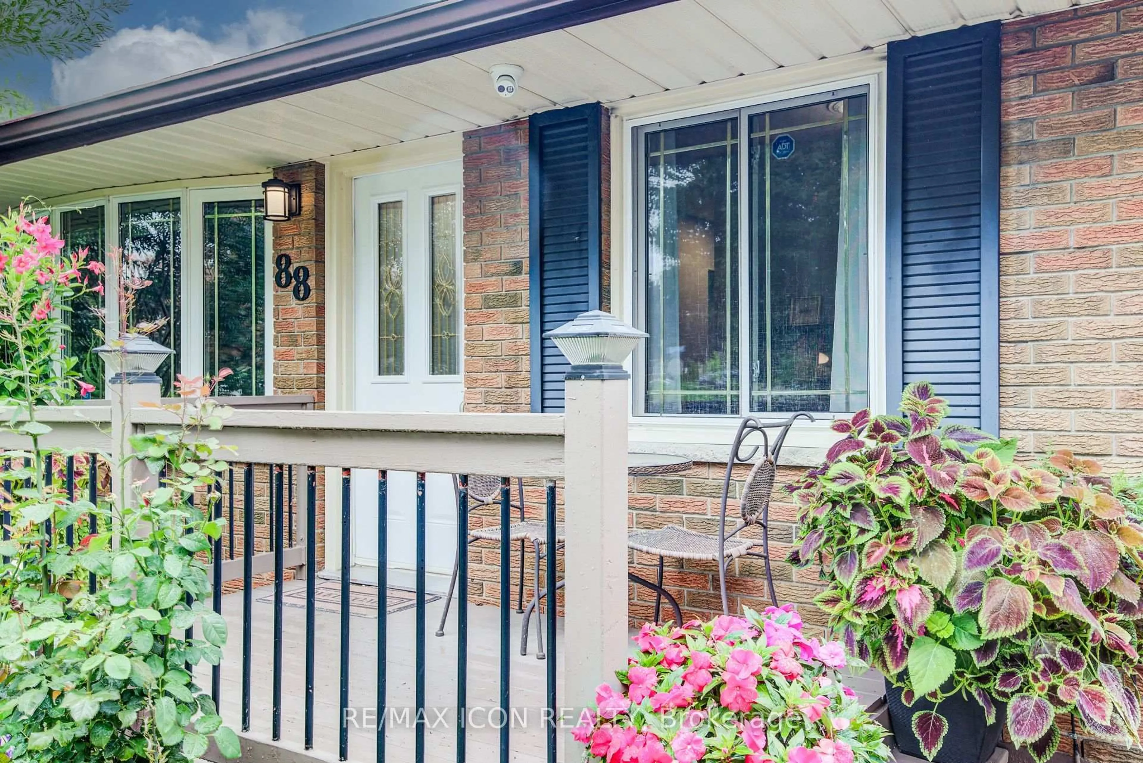 Home with vinyl exterior material, street for 88 Pinedale Dr, Kitchener Ontario N2E 1J7