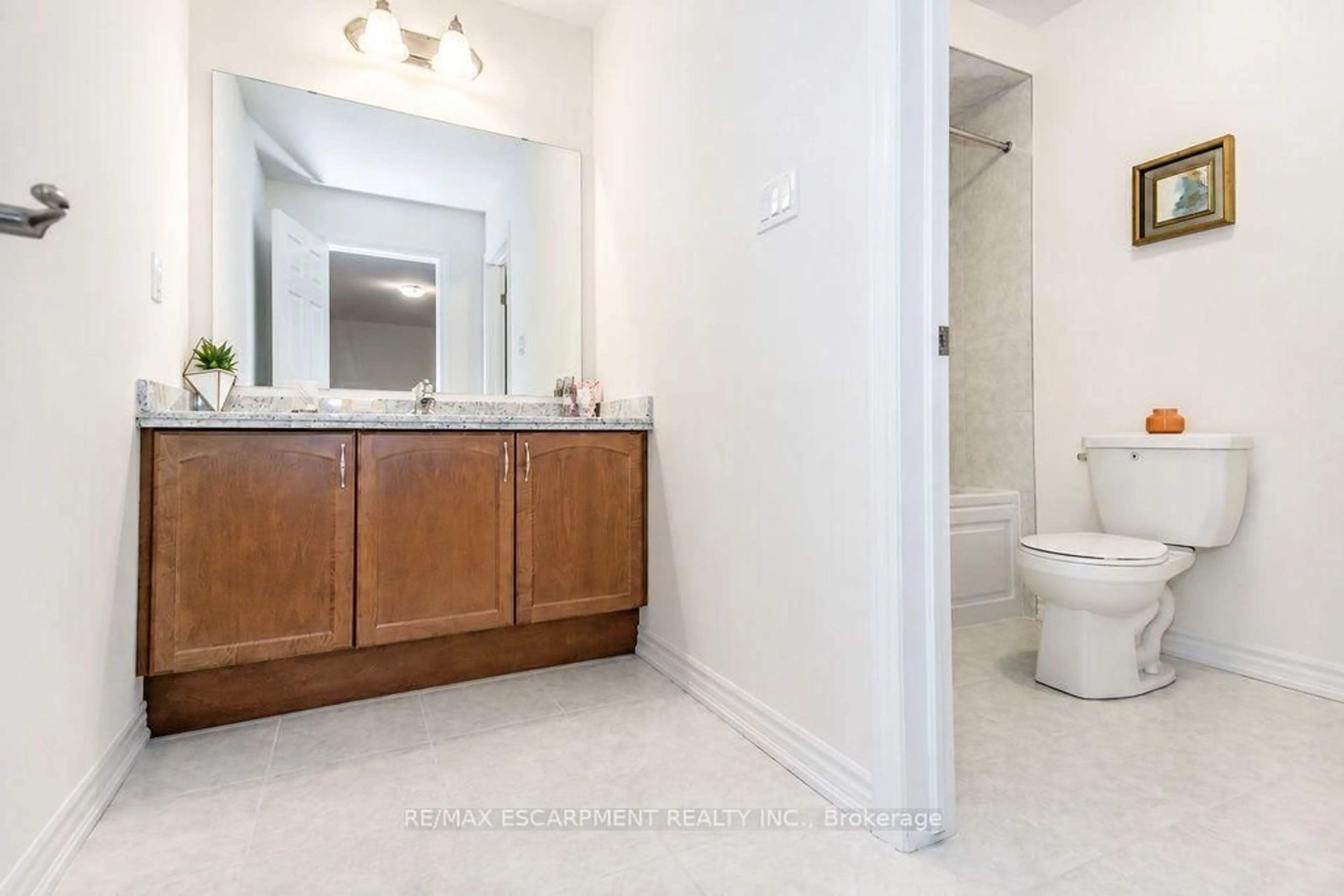 Standard bathroom, ceramic/tile floor for 5 Sleeth St, Brantford Ontario N3S 0J7