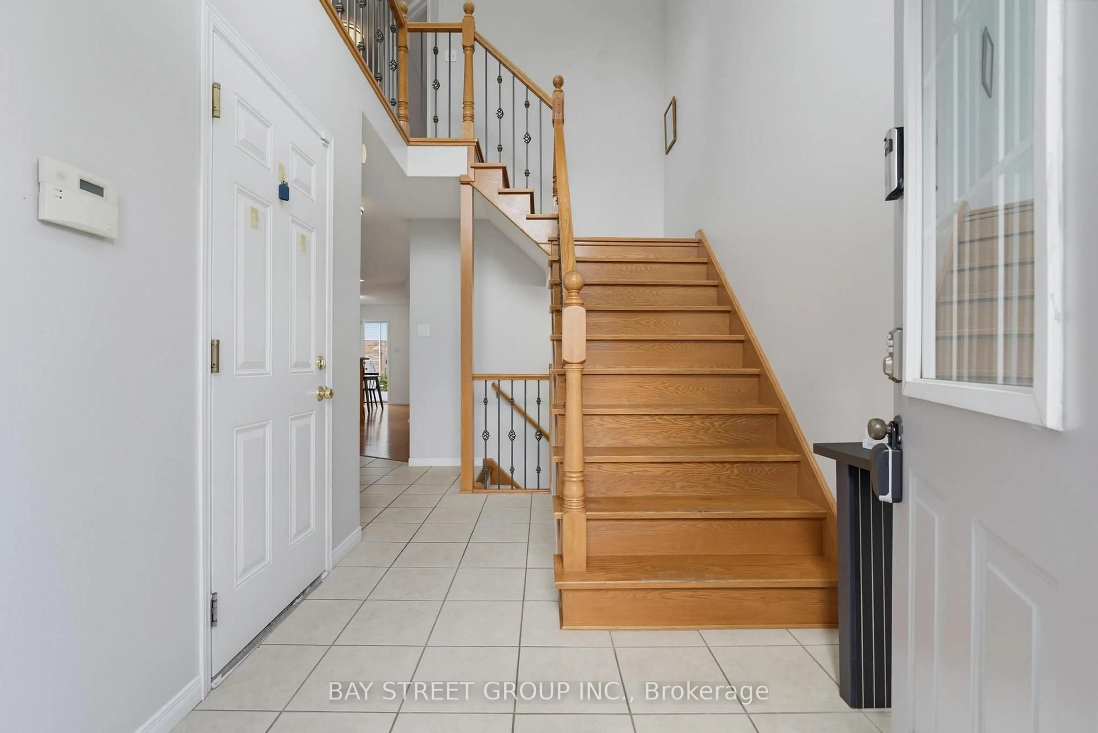 Indoor foyer for 1898 BLACKWATER Rd, London North Ontario N5X 4M1