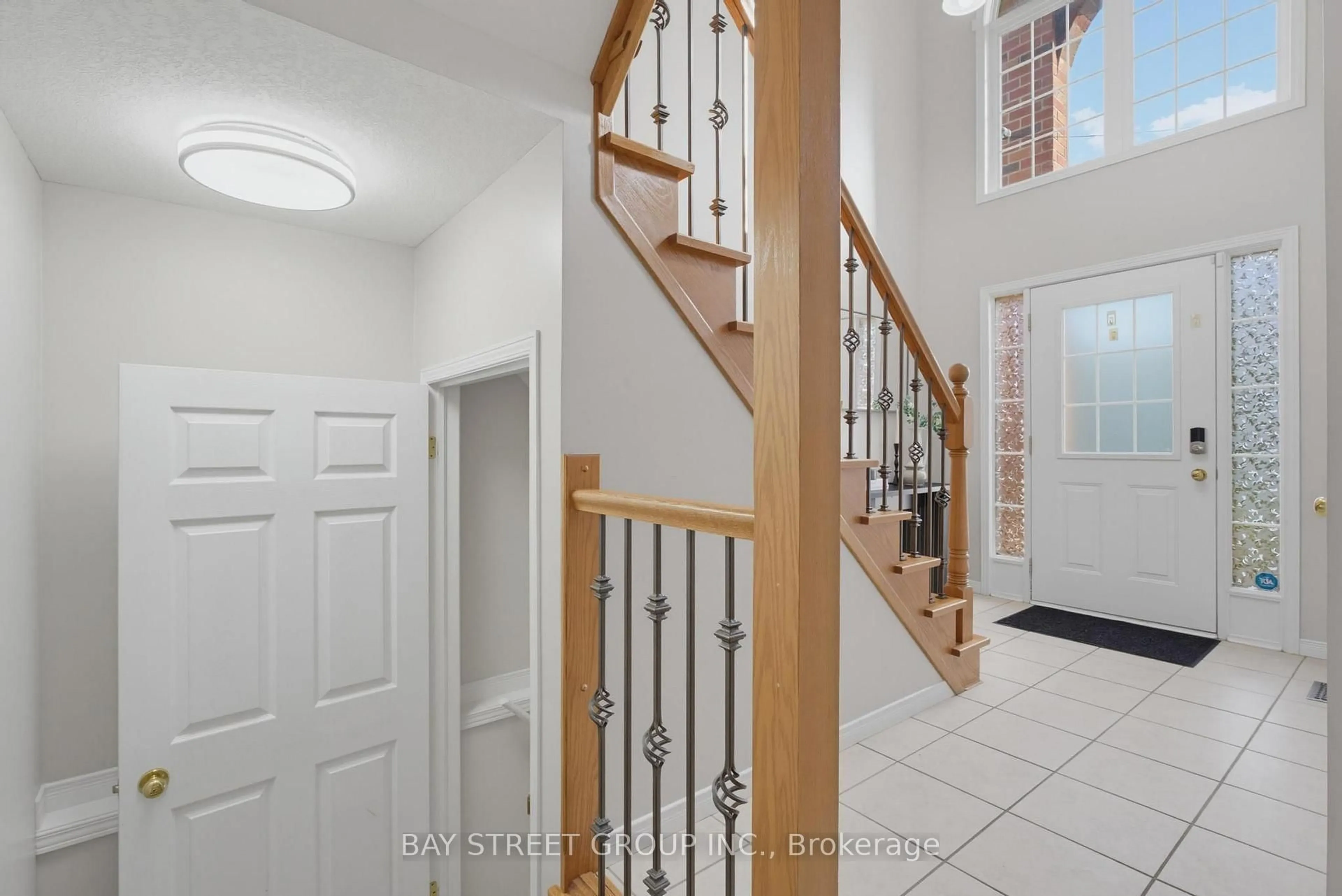 Indoor entryway for 1898 BLACKWATER Rd, London North Ontario N5X 4M1