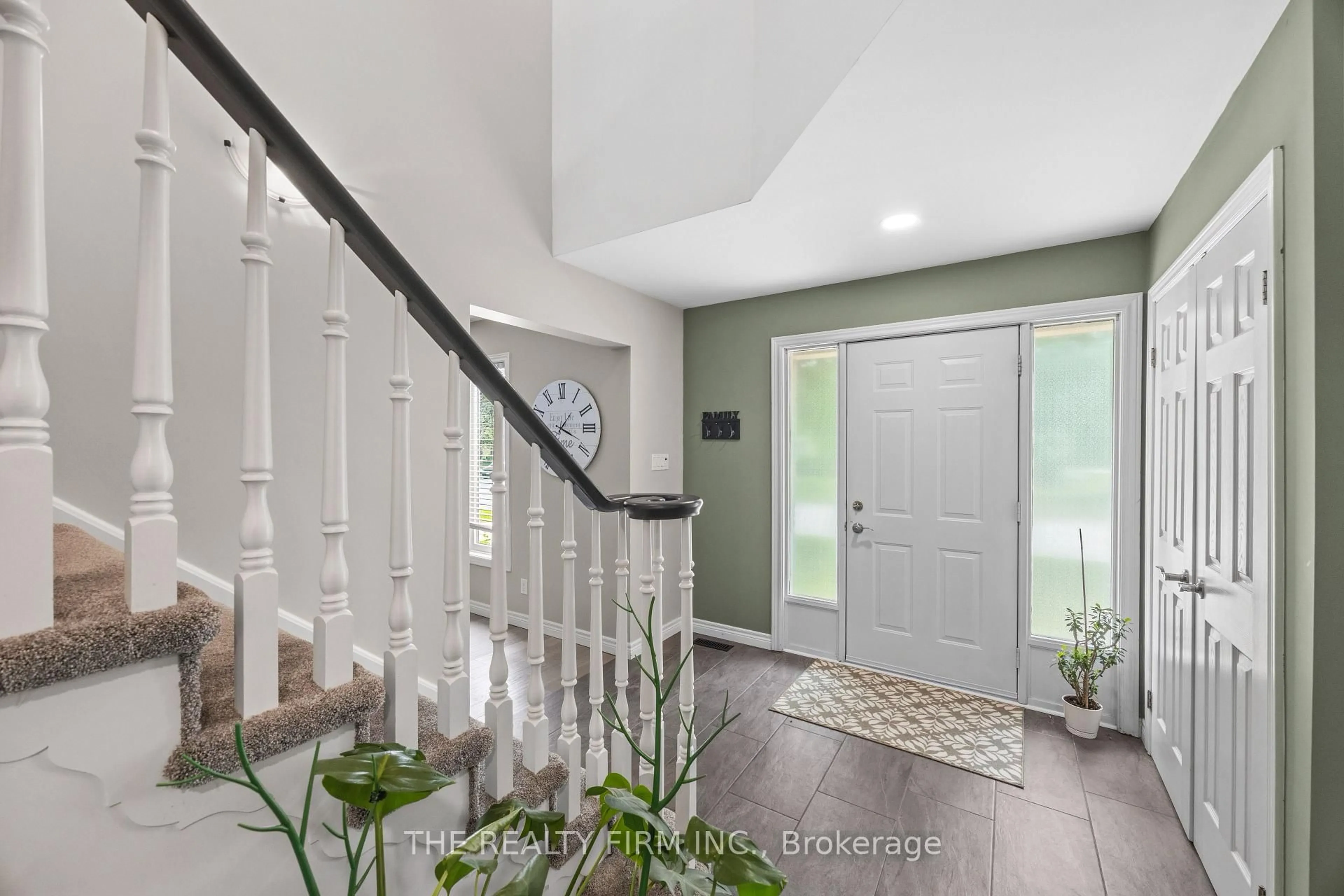 Indoor entryway for 58 Dissing Cres, London North Ontario N6H 5M4