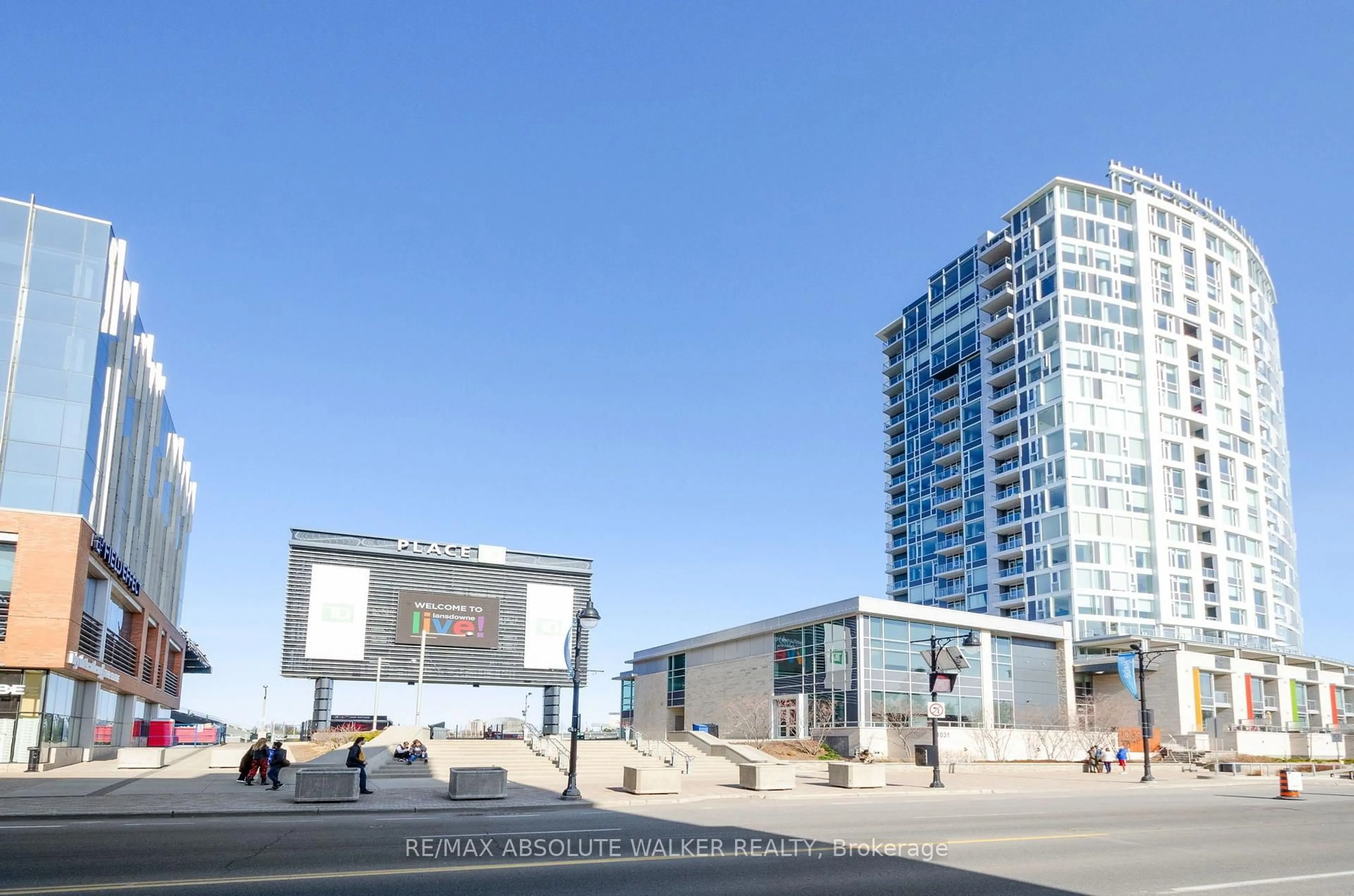 Indoor foyer for 1035 Bank St #1006, Ottawa Ontario K1S 3W9