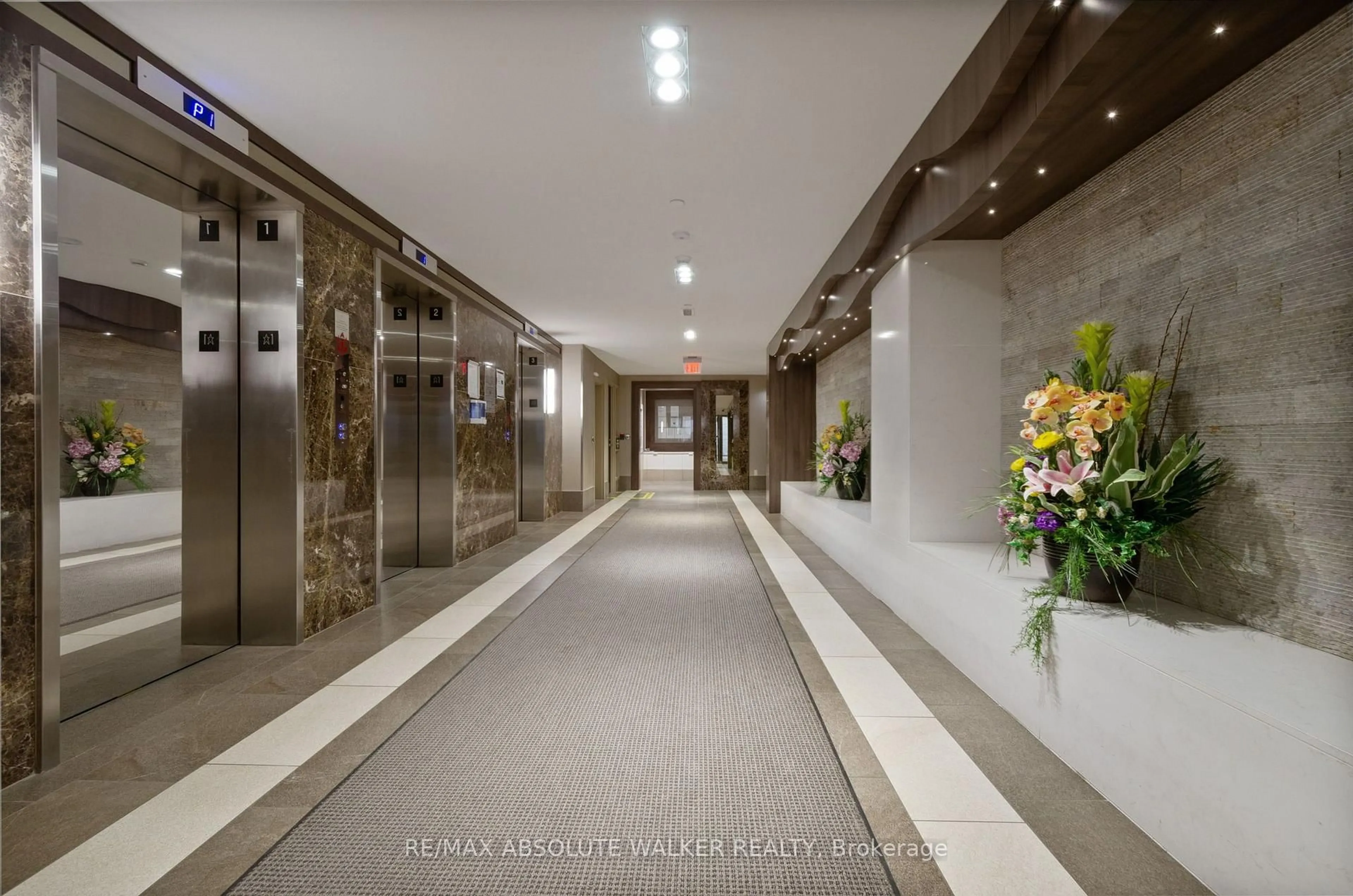 Indoor foyer for 1035 Bank St #1006, Ottawa Ontario K1S 3W9