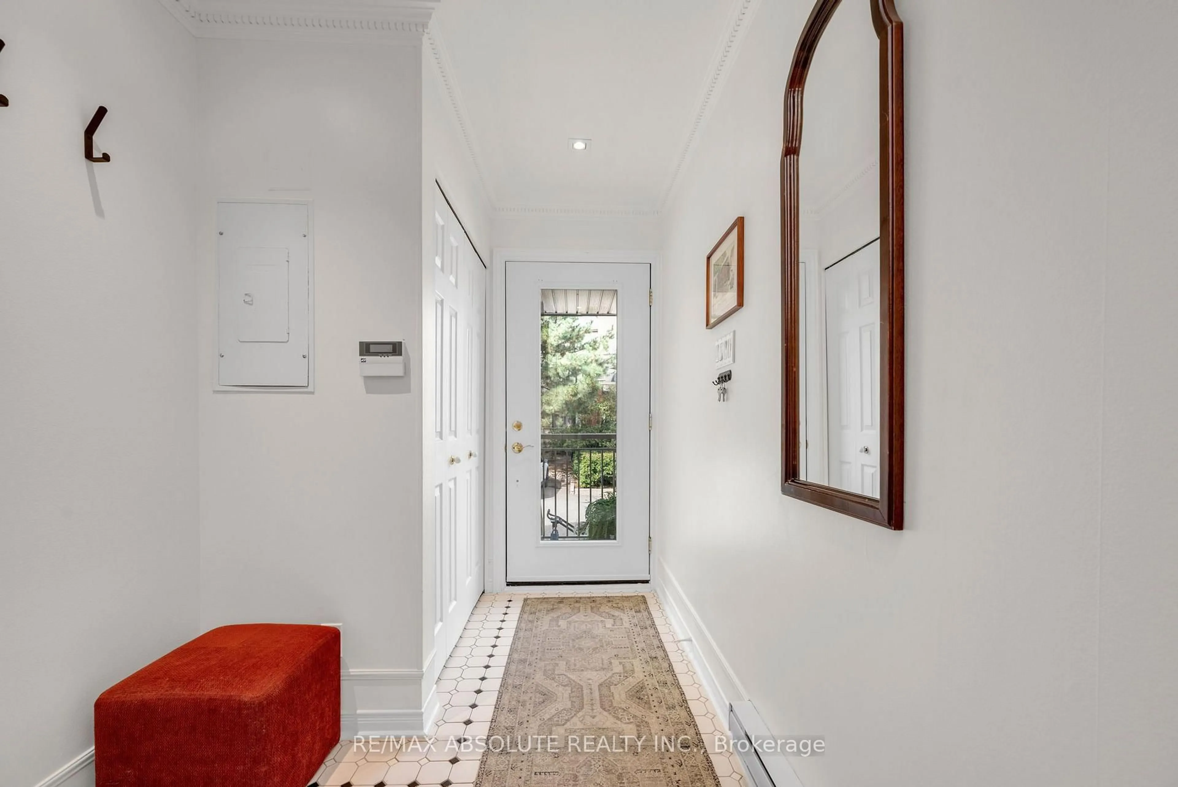 Indoor entryway for 20 Charlevoix St #16, Ottawa Ontario K1L 8K5
