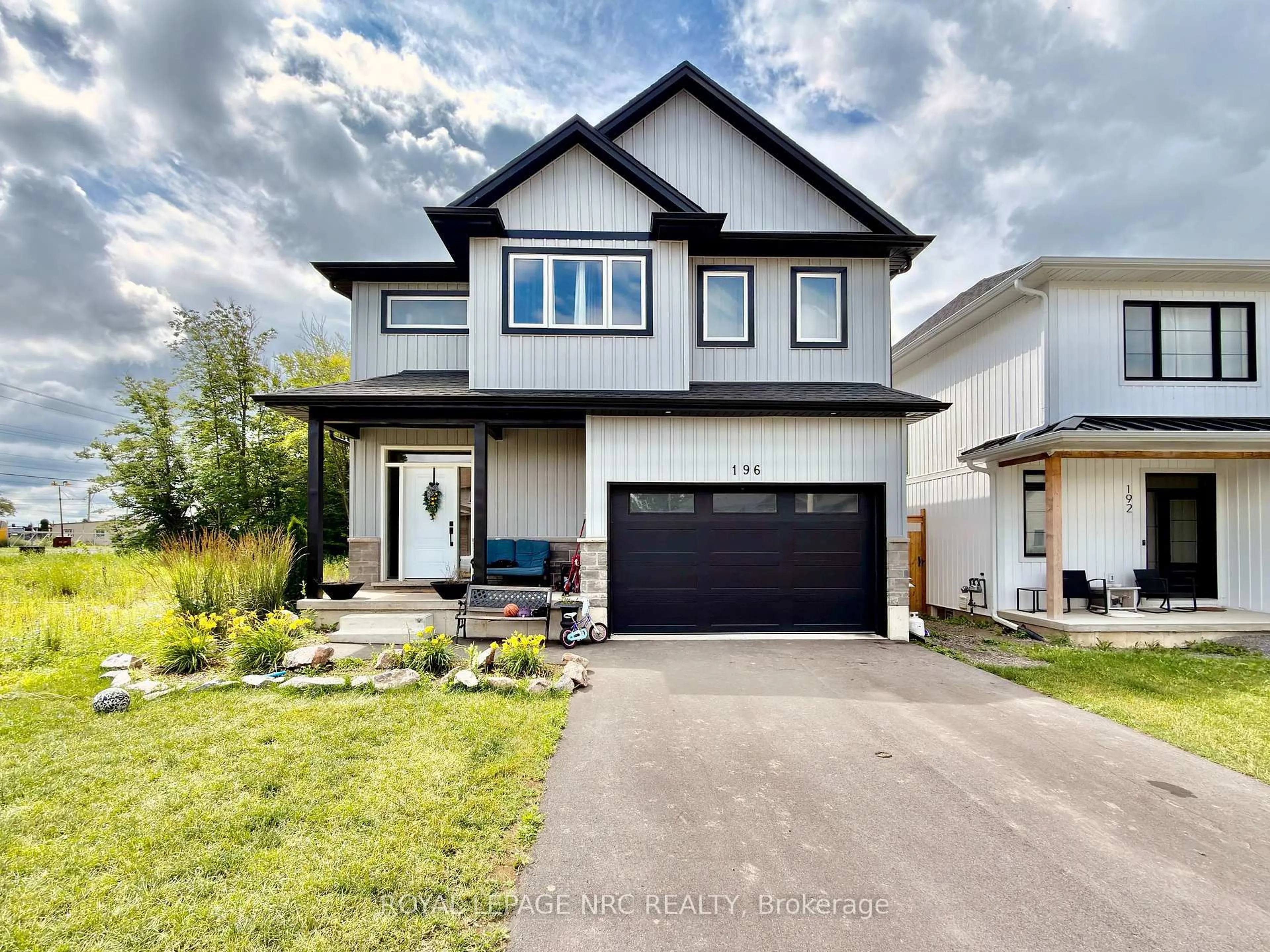 Home with vinyl exterior material, street for 196 Hodgkins Ave, Thorold Ontario L2V 0M6