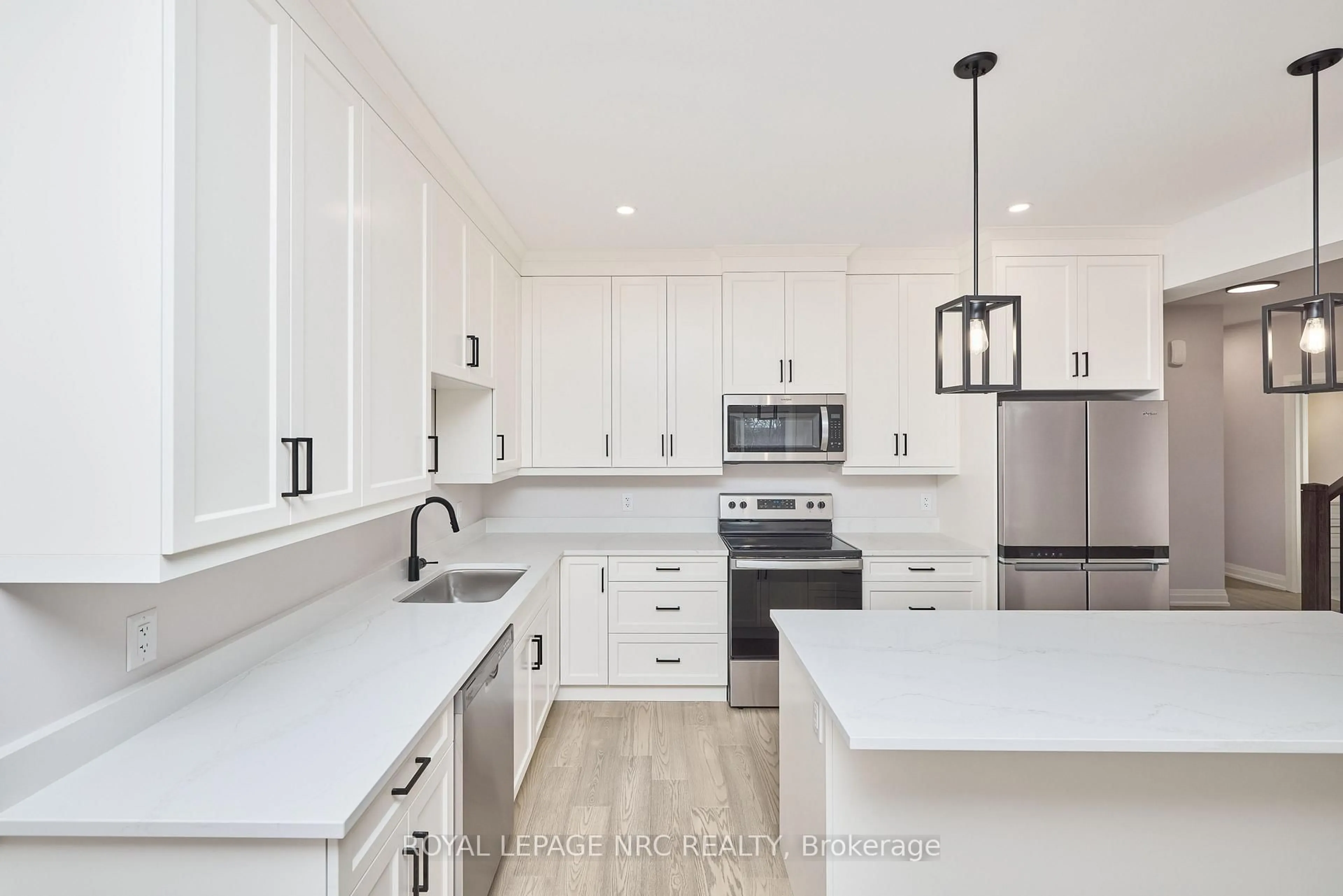 Open concept kitchen, unknown for 196 Hodgkins Ave, Thorold Ontario L2V 0M6