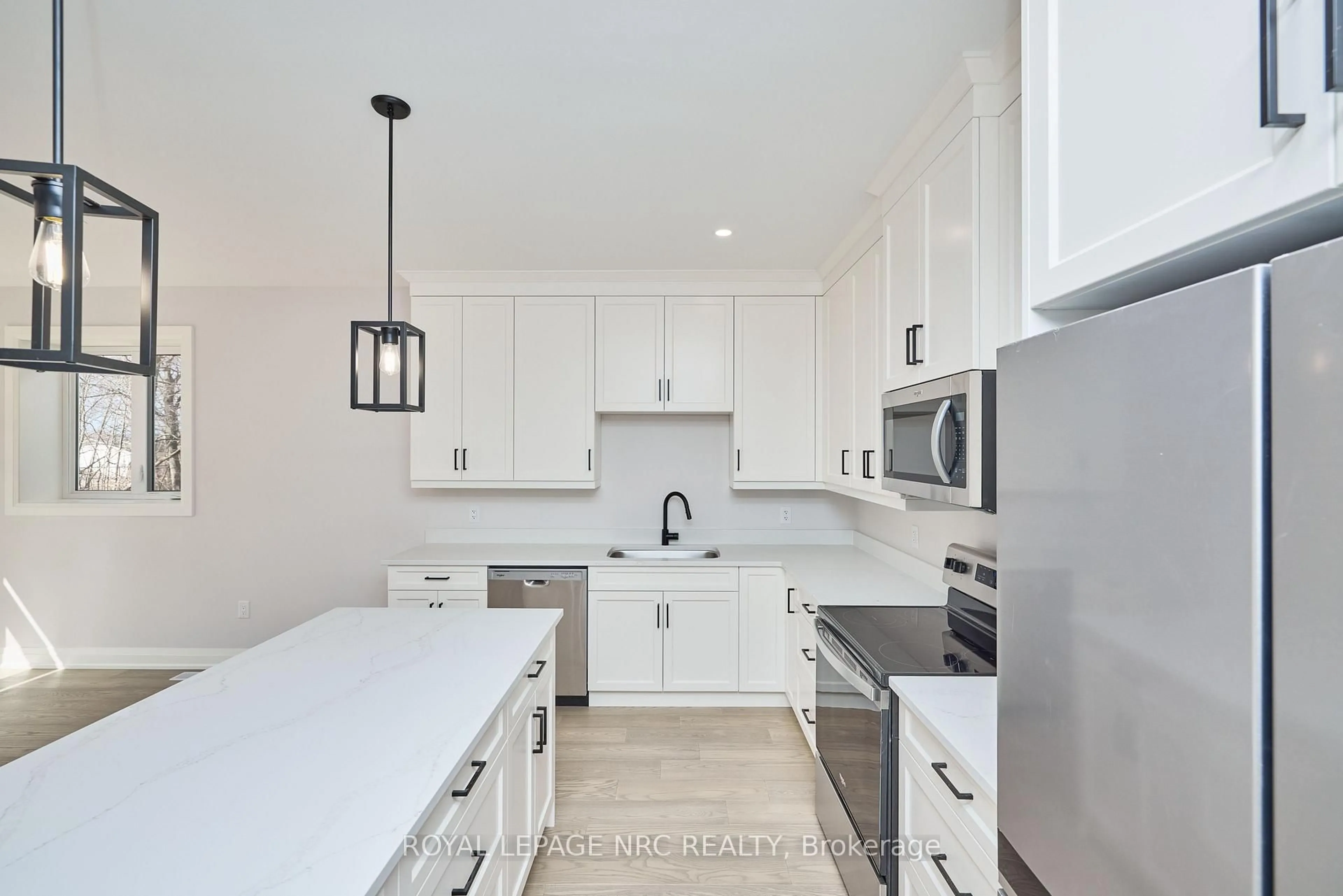Contemporary kitchen, ceramic/tile floor for 196 Hodgkins Ave, Thorold Ontario L2V 0M6