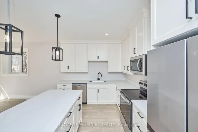 196 Hodgkins Ave, Thorold 3