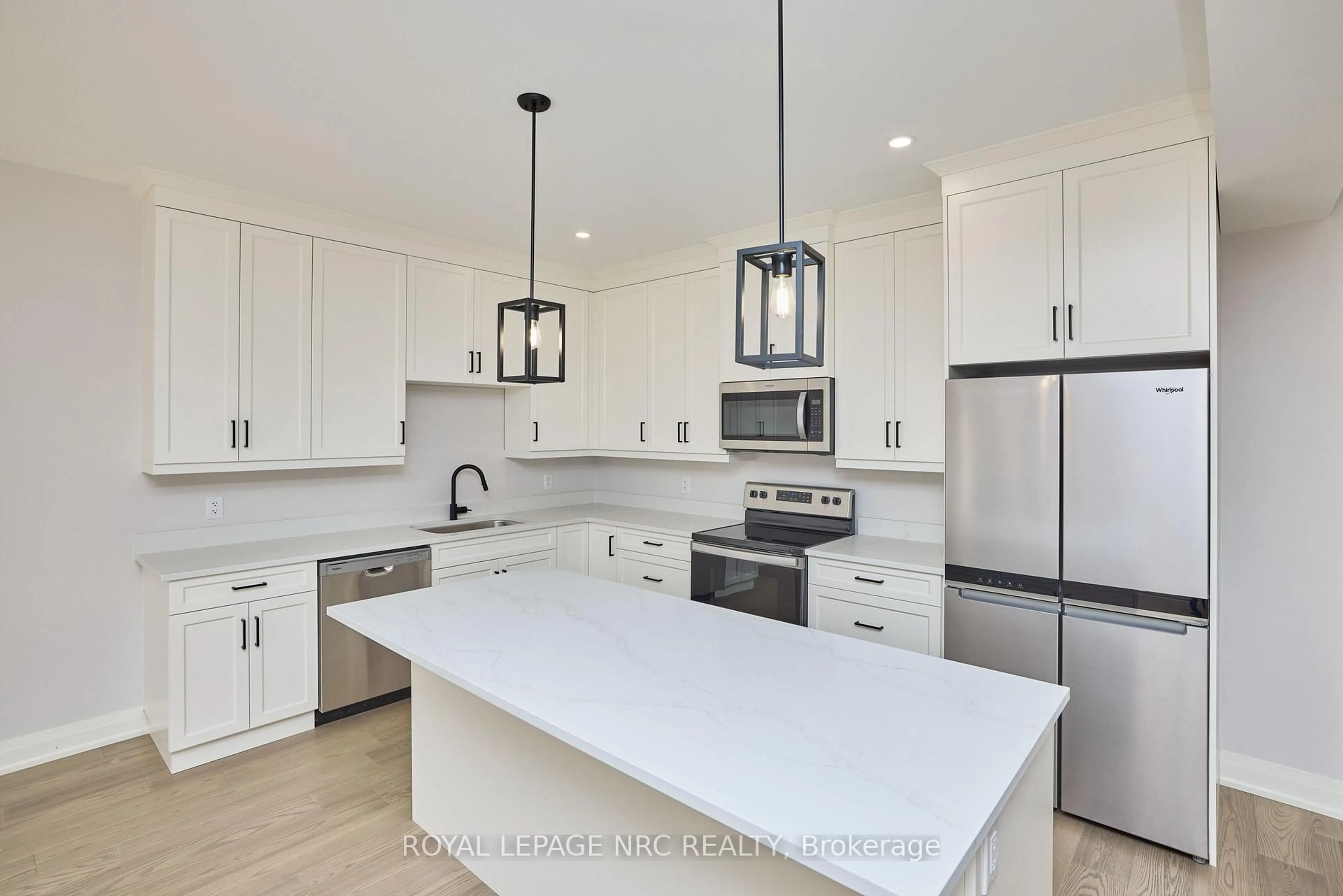 Open concept kitchen, ceramic/tile floor for 196 Hodgkins Ave, Thorold Ontario L2V 0M6