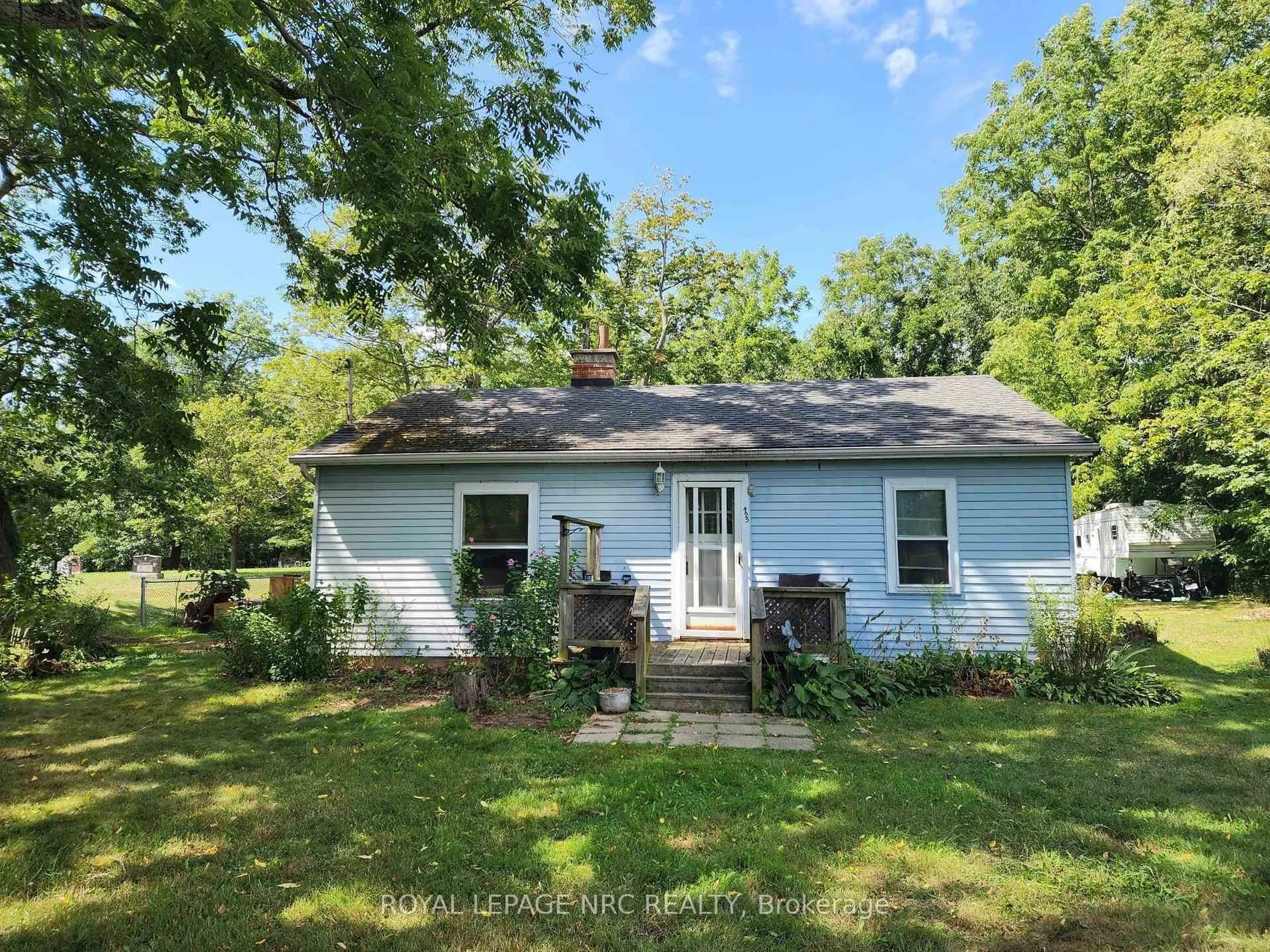 A pic from outside/outdoor area/front of a property/back of a property/a pic from drone, street for 495 Stonemill Rd, Fort Erie Ontario L0S 1N0